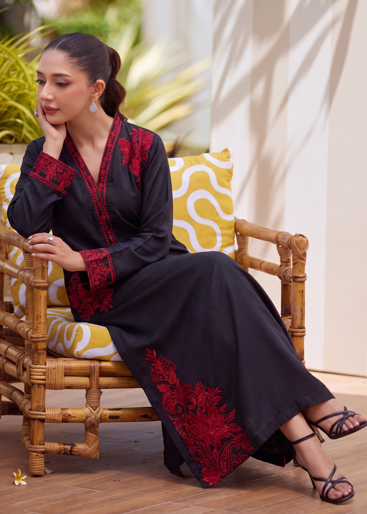 linen Kaftan in Black