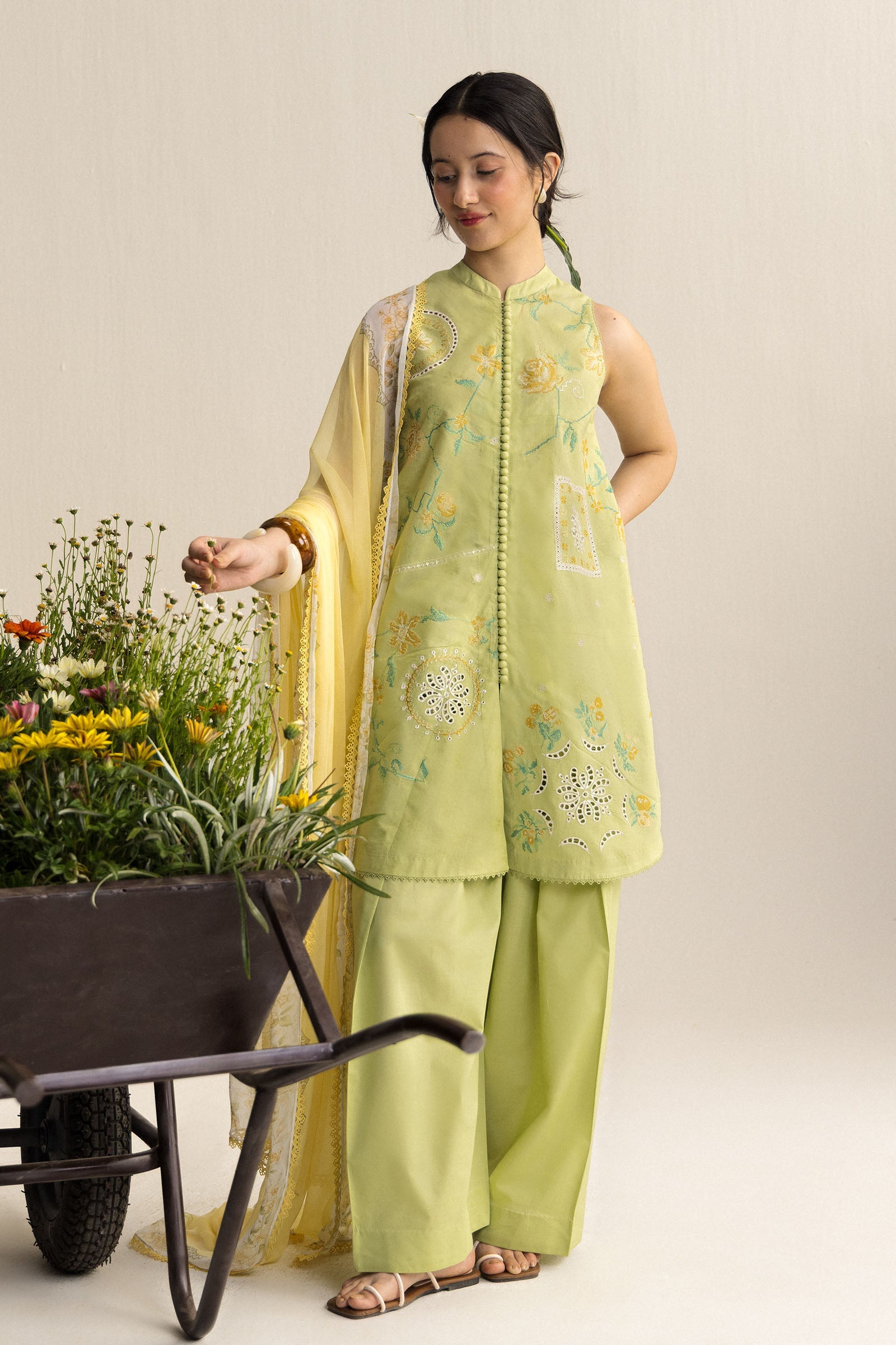 Coco Lawn Edit II – Ines-6B