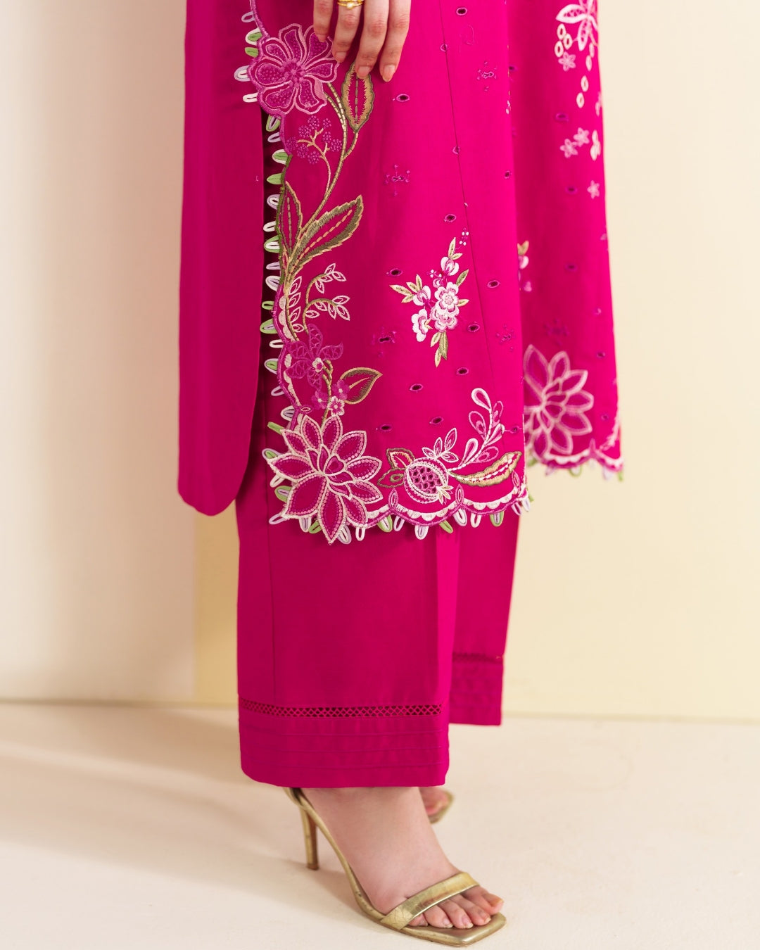 Whispers of Summer Luxury Lawn – CECILY