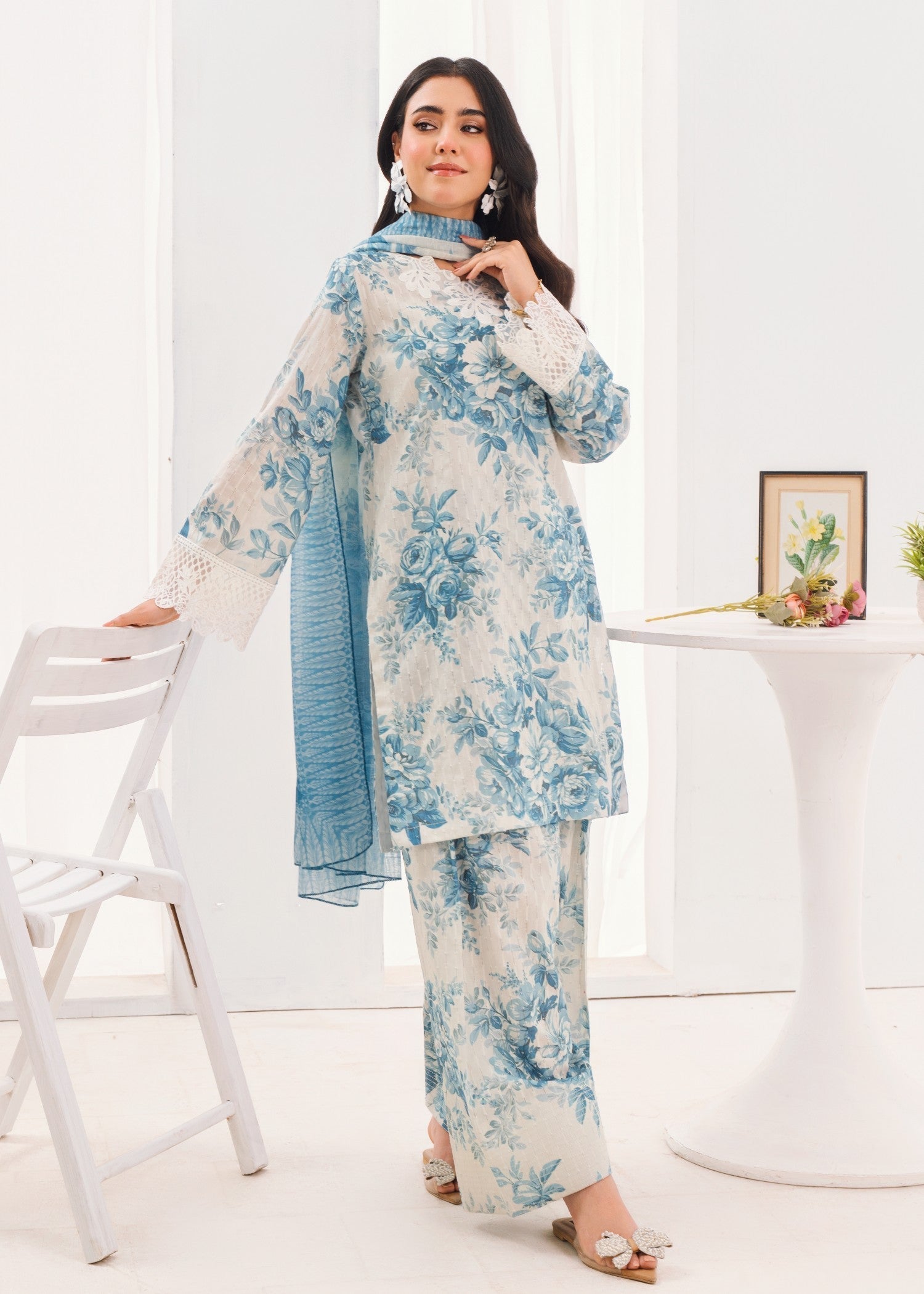 textured lawn Kurta Set in White smoke