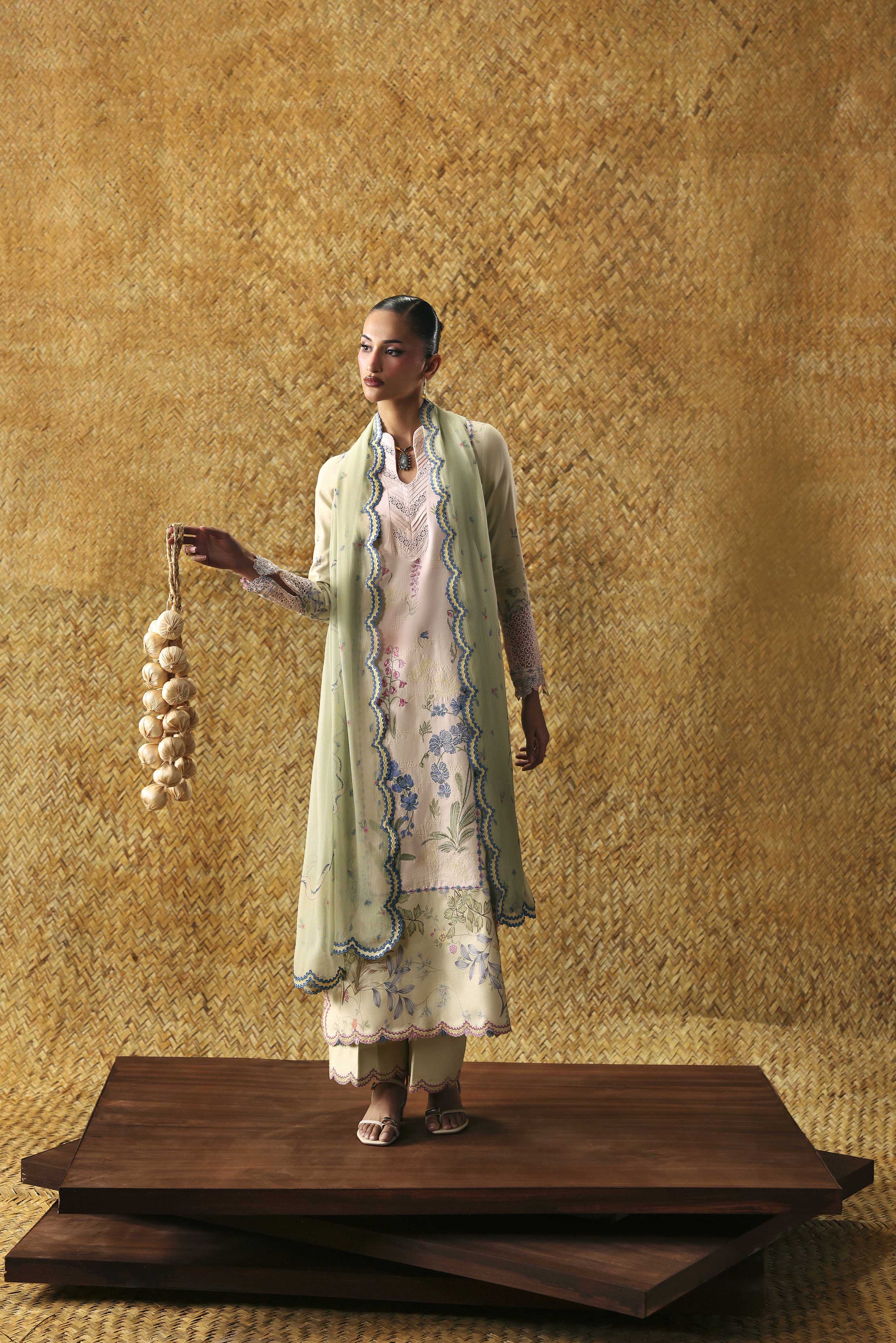 Luxury Lawn – SL-08-26-V2