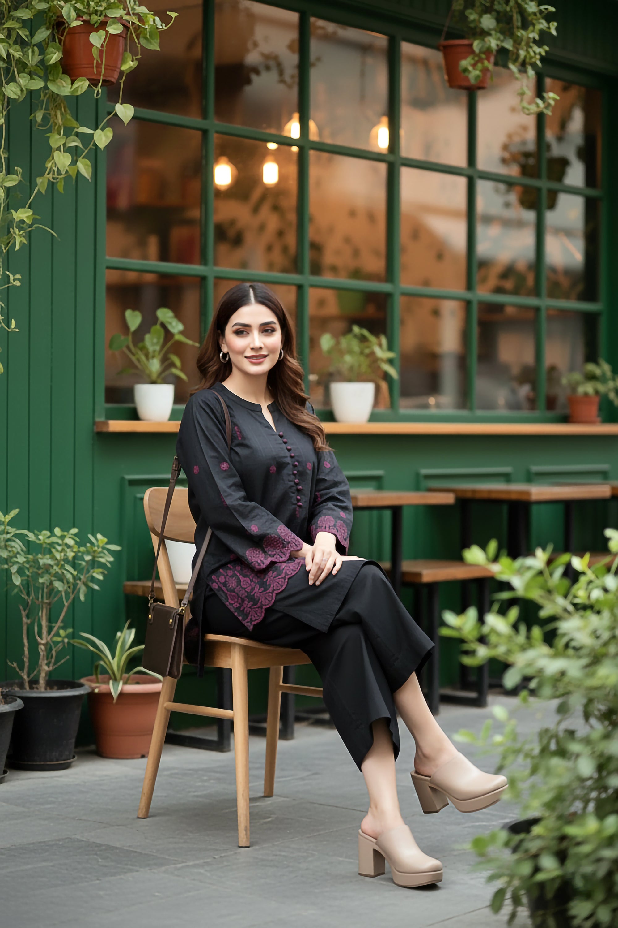 cambric Kurti in Jet black