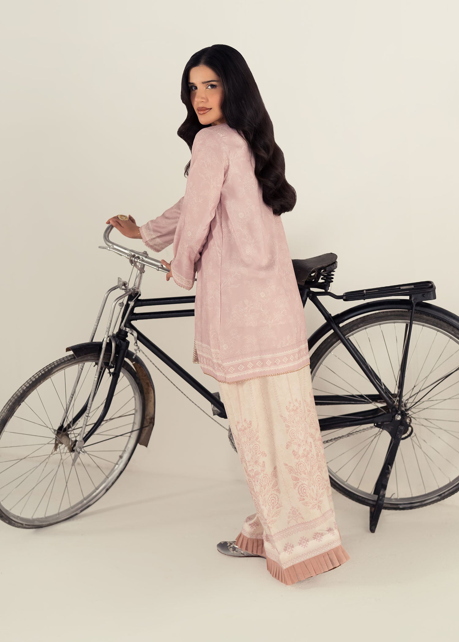 slub lawn Gown in Mauve pink