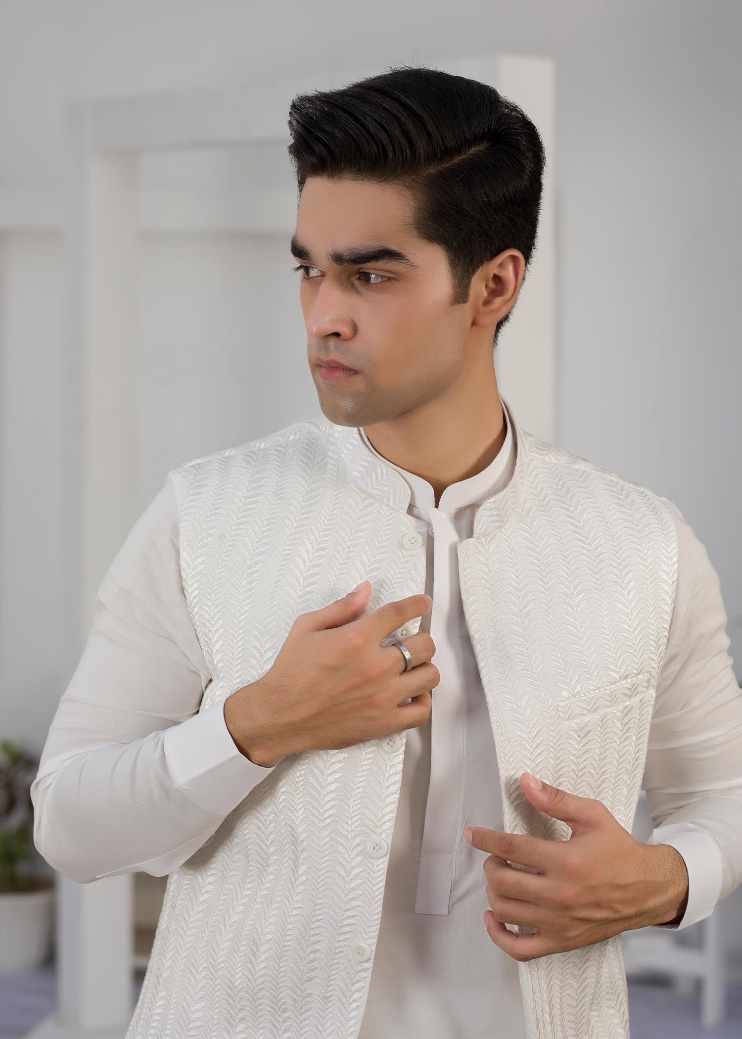 wash & wear Waistcoat in Off-white