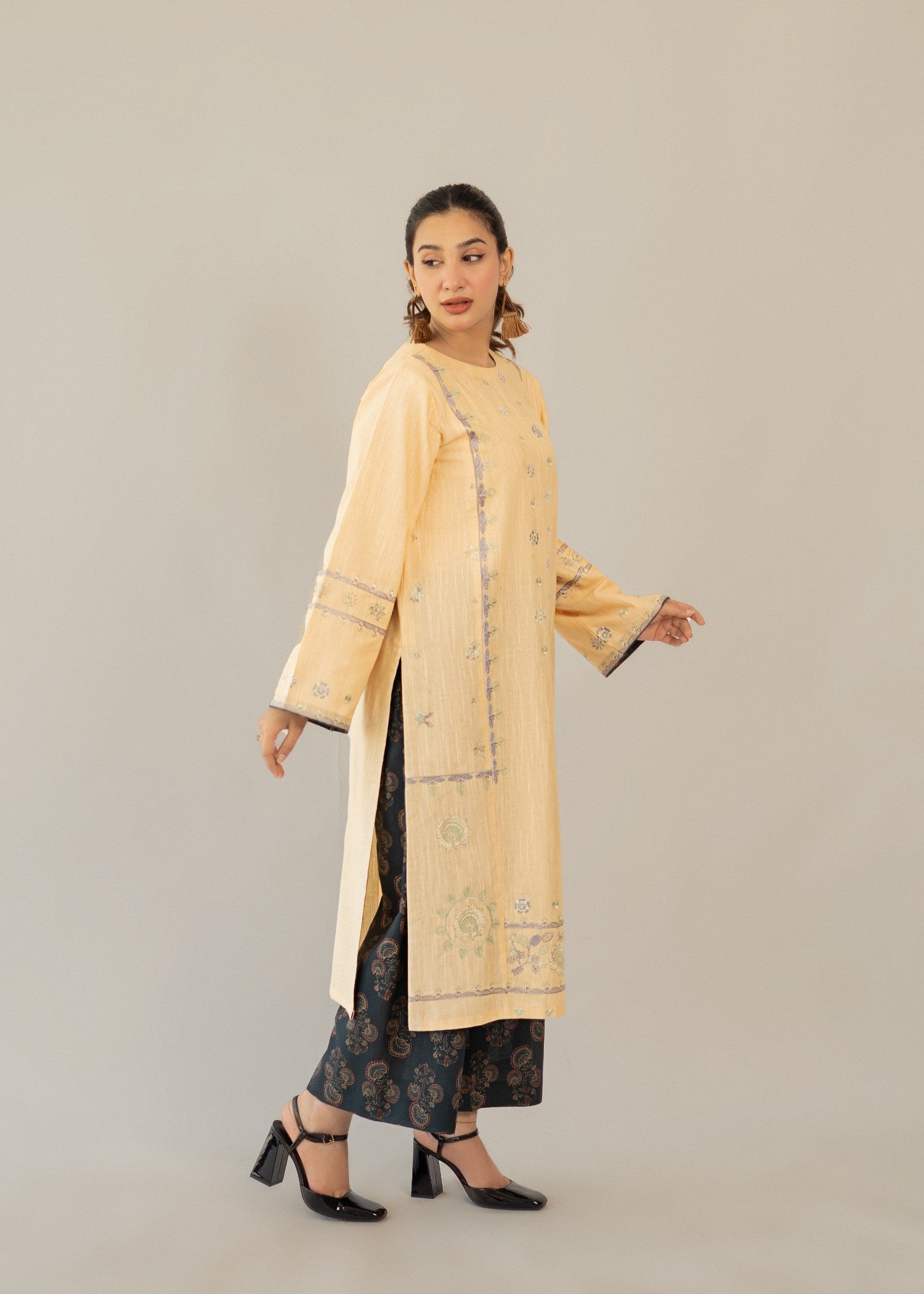 slub khaddar Kurta Set in Charcoal black, peach orange