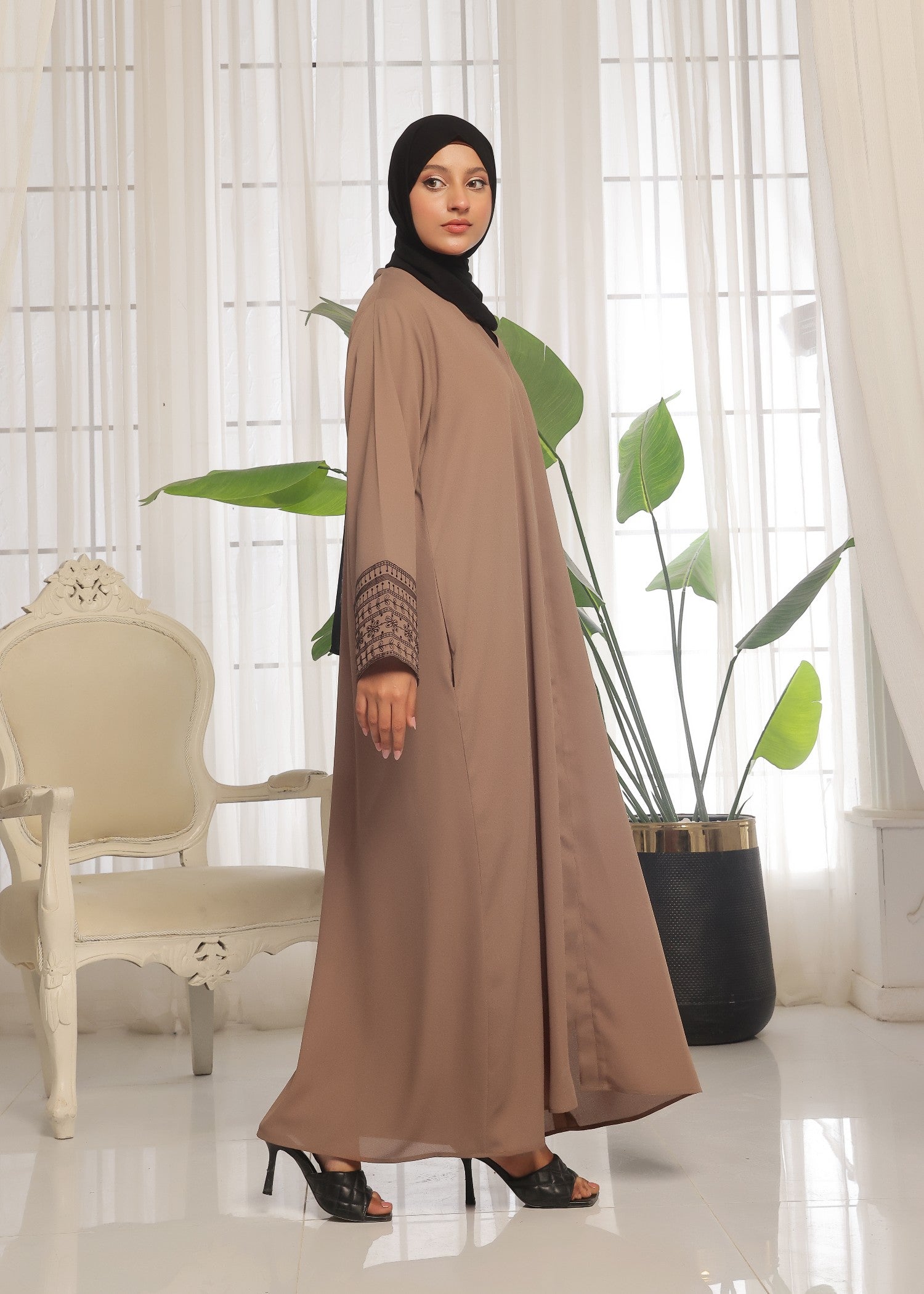 georgette Abaya in Beige