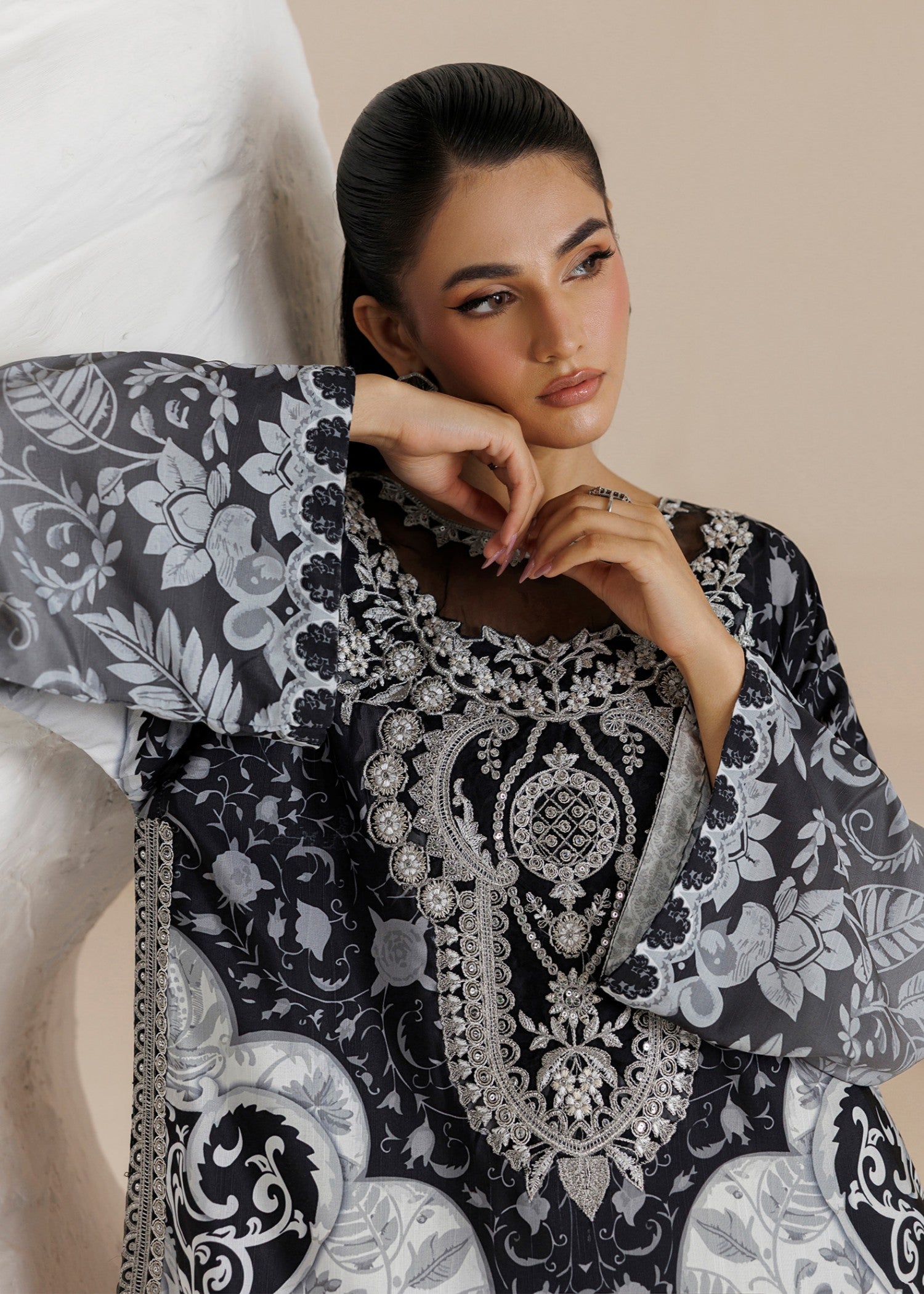 raw silk Kaftan in White, black
