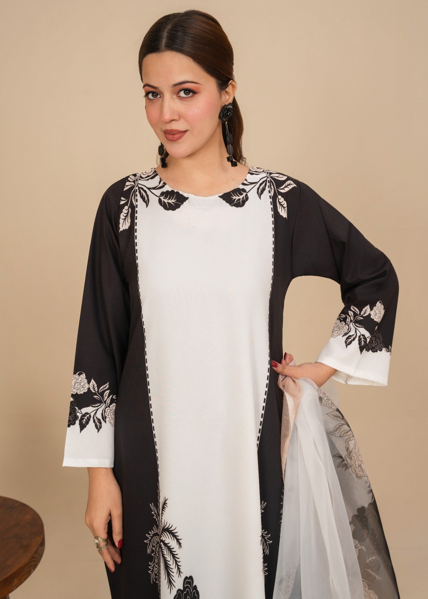 silk crepe Kurta Set in Black, white