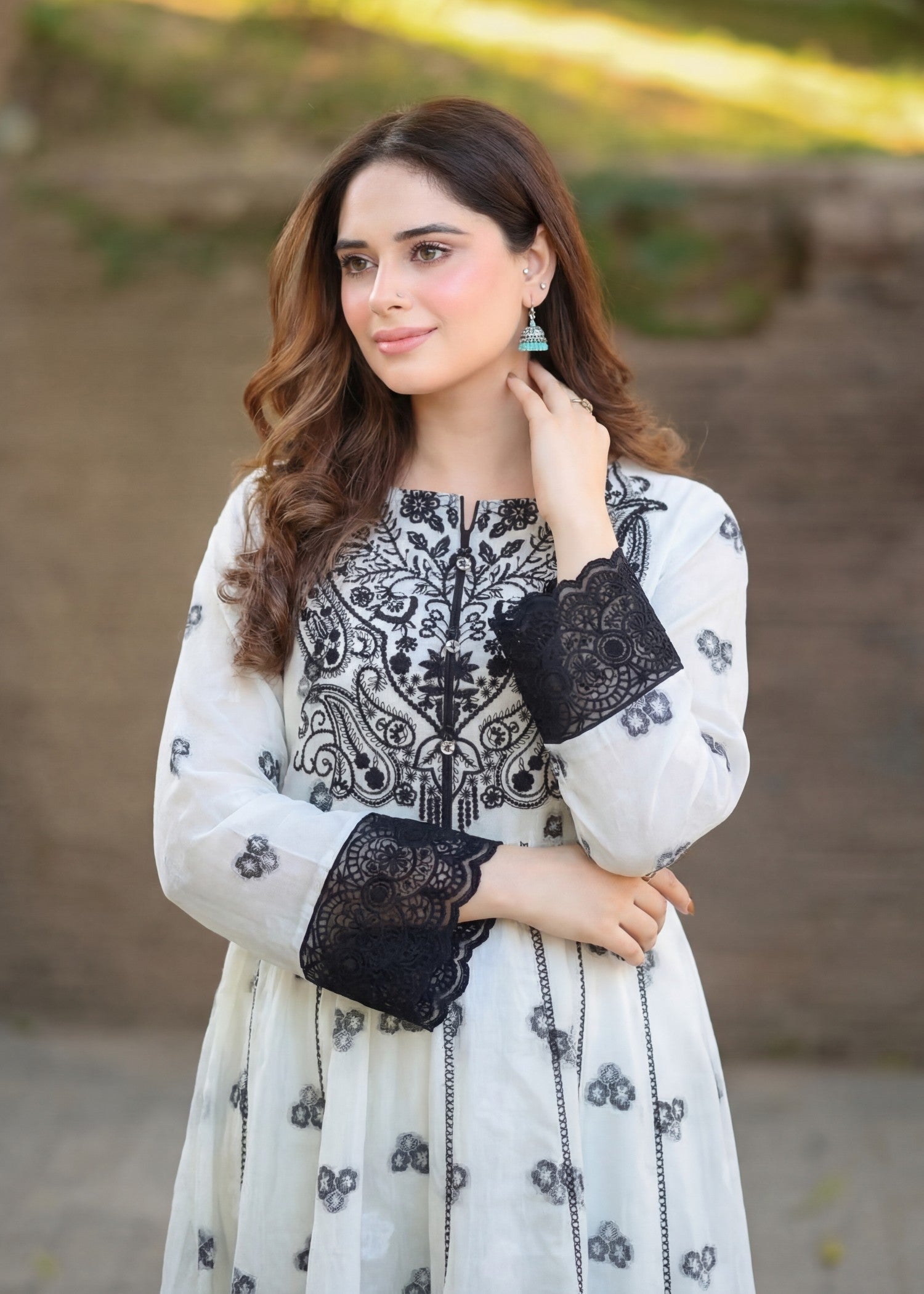 jacquard Pishwas in White