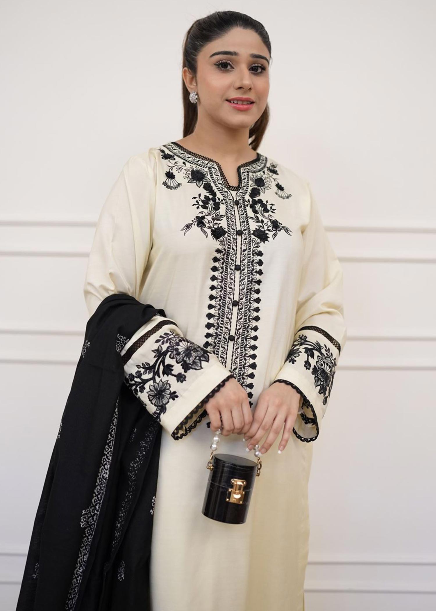 khaddi silk Kurta Set in Off-white