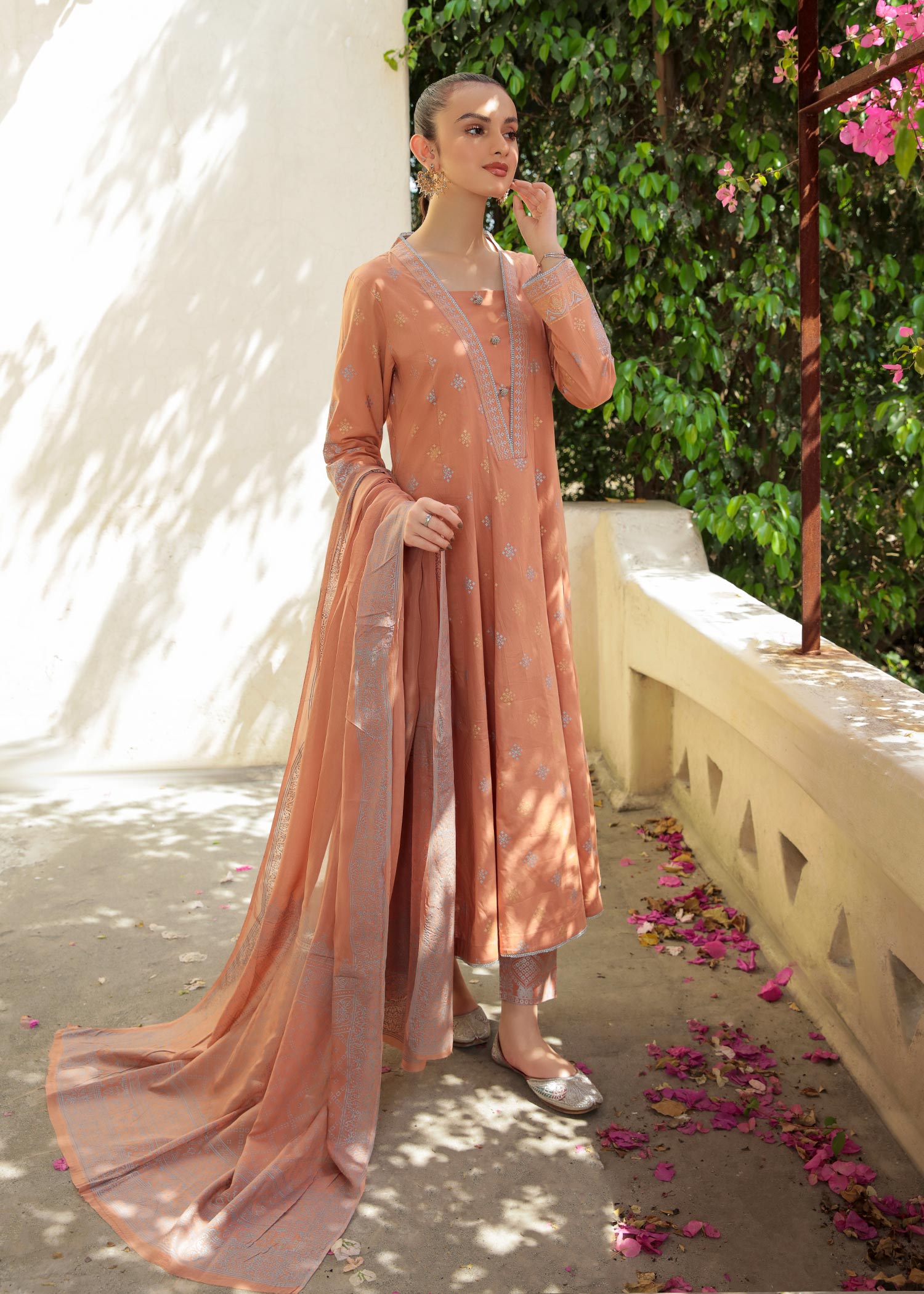 dhanak Pishwas in Peach pink