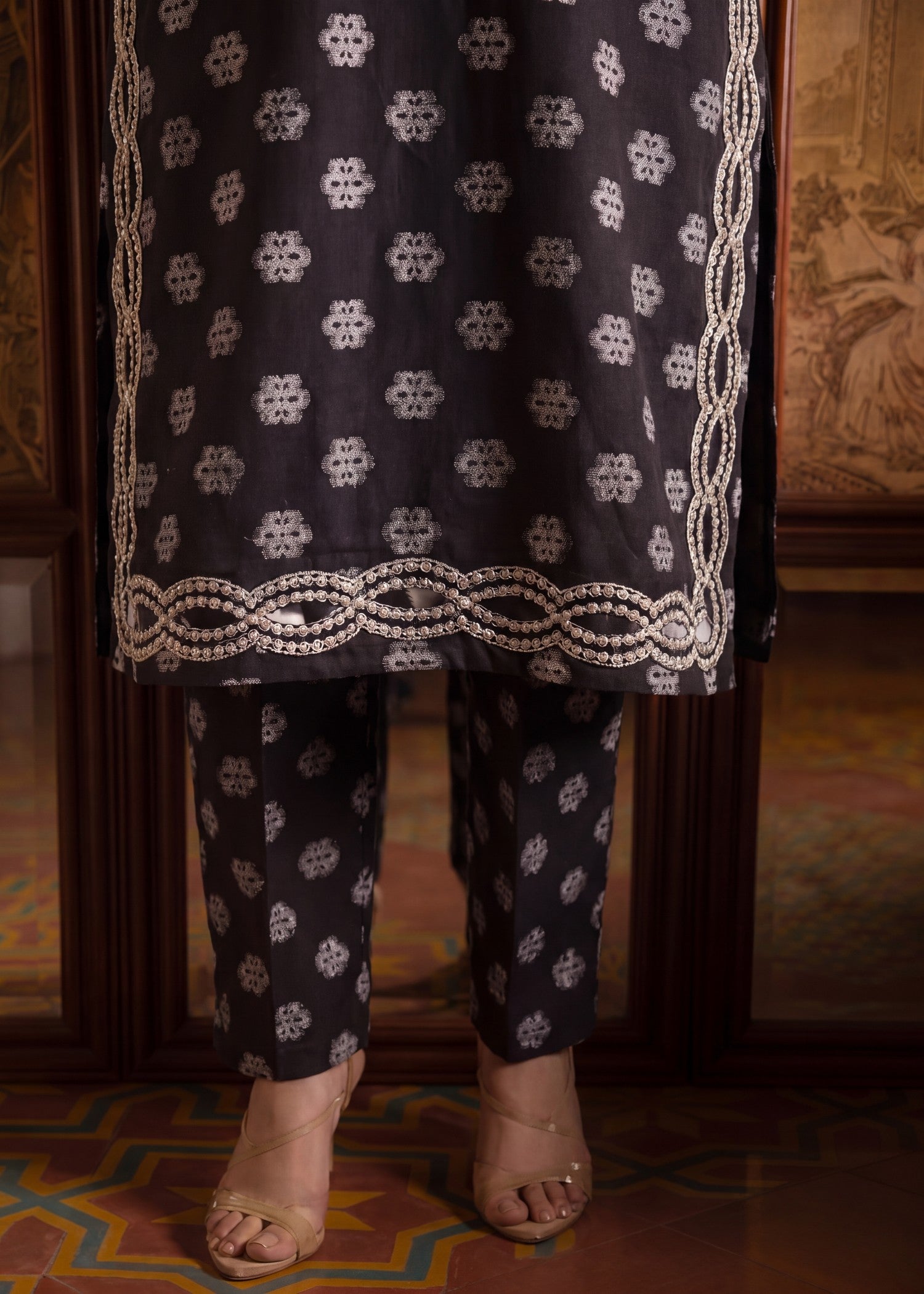 brochea jacquard Kurta Set in Black