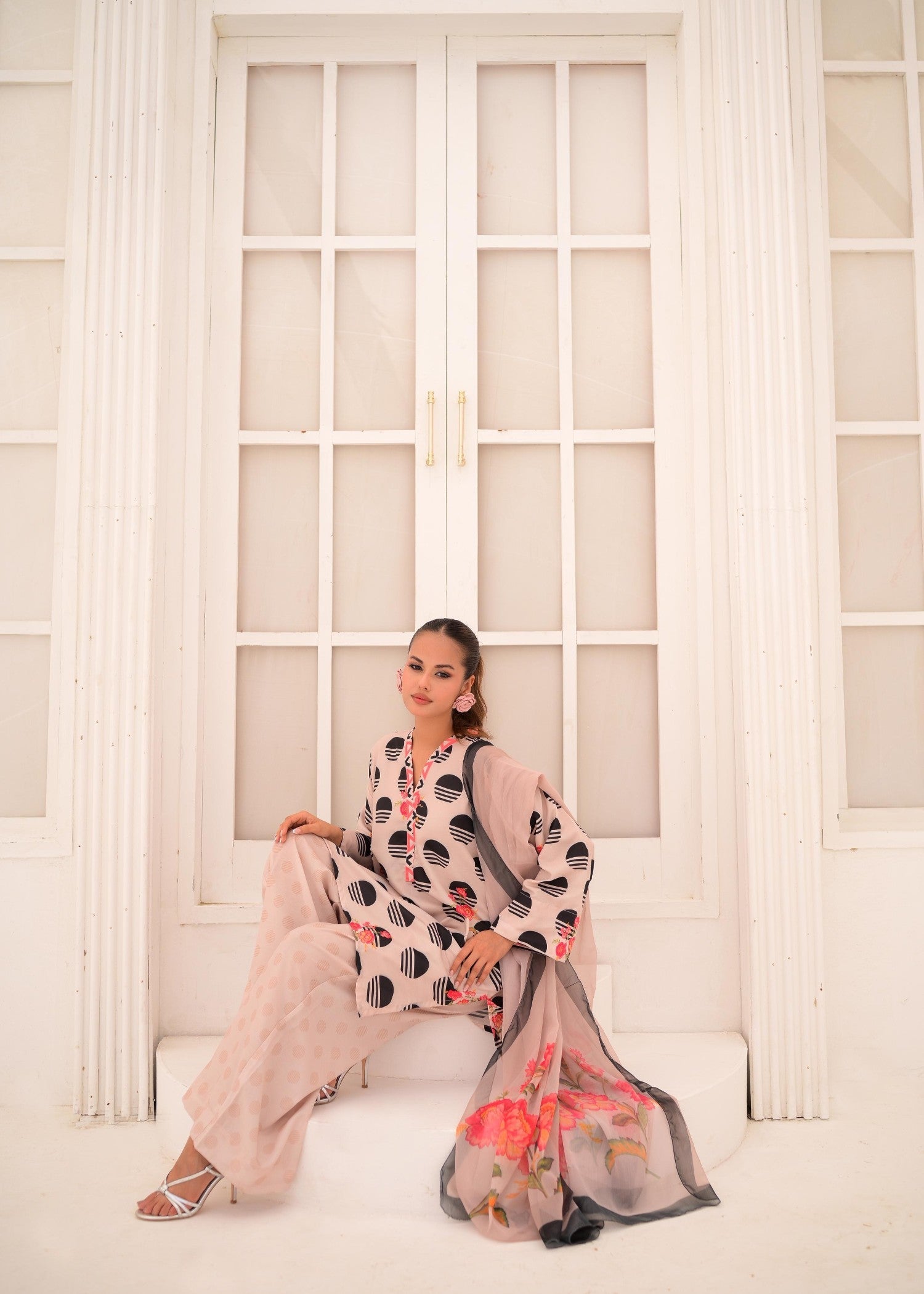 swiss lawn Kurta Set in Beige