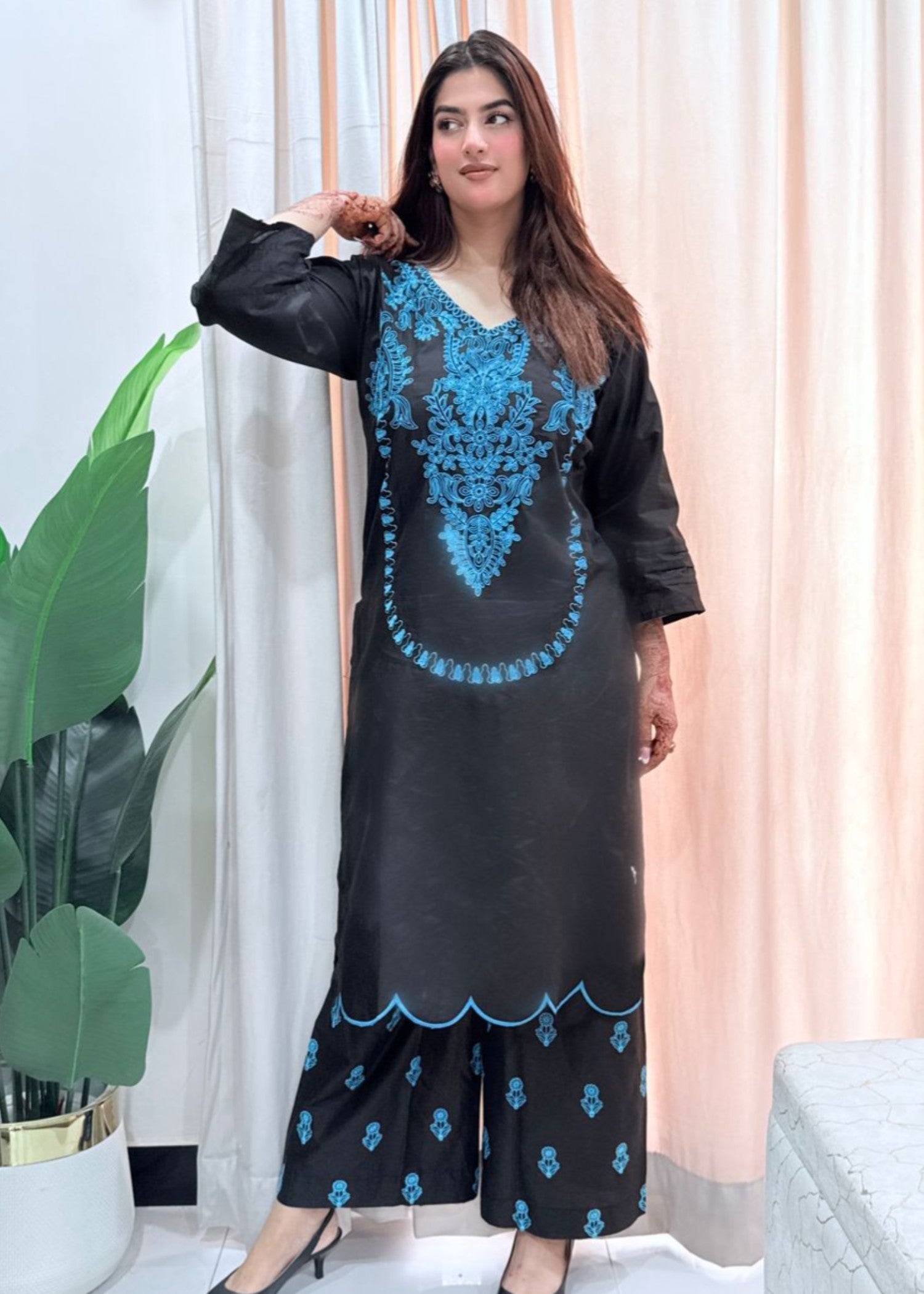 slub lawn Kurta Set in Jet black