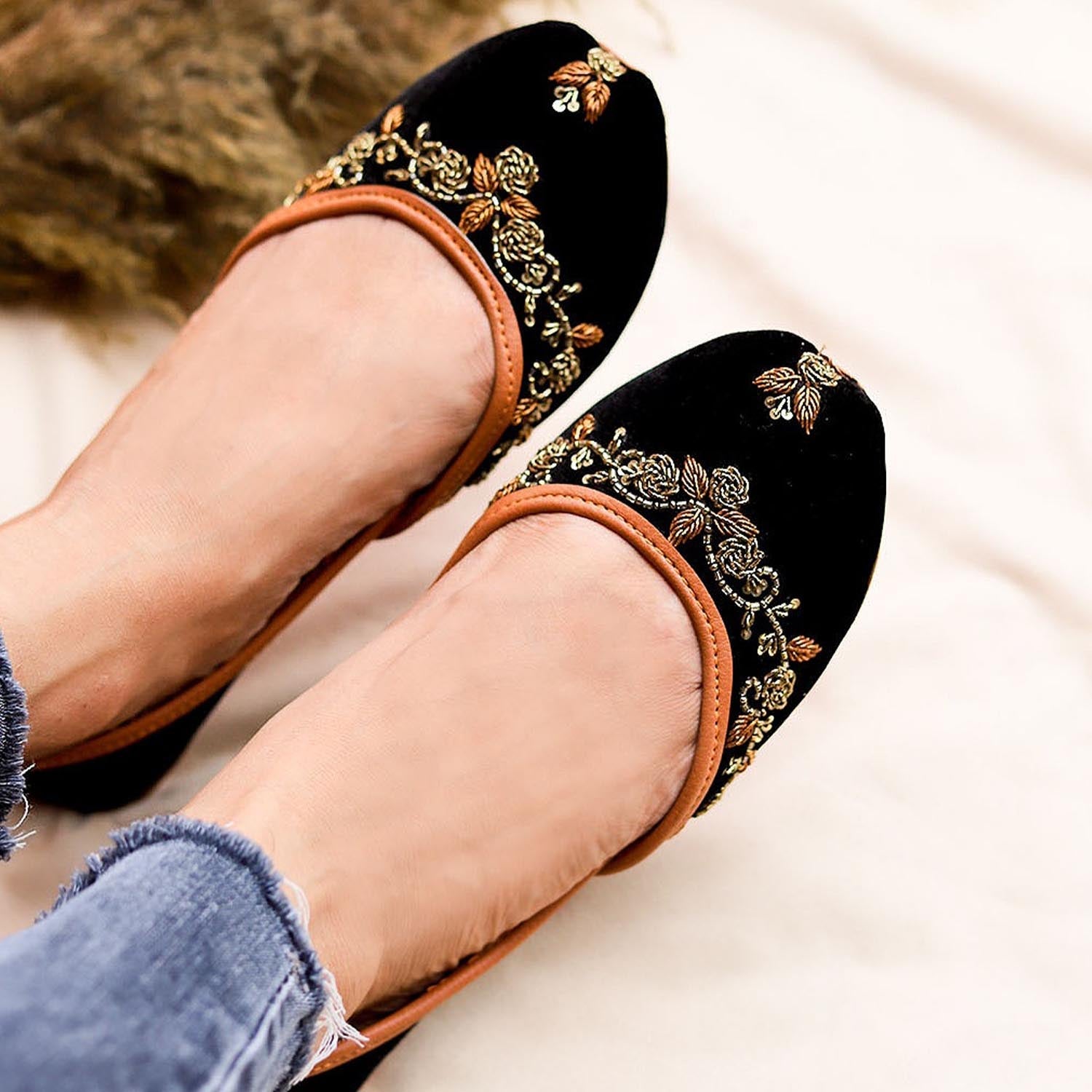 Khussa in Black by - High Quality Women Khussa JUV8140