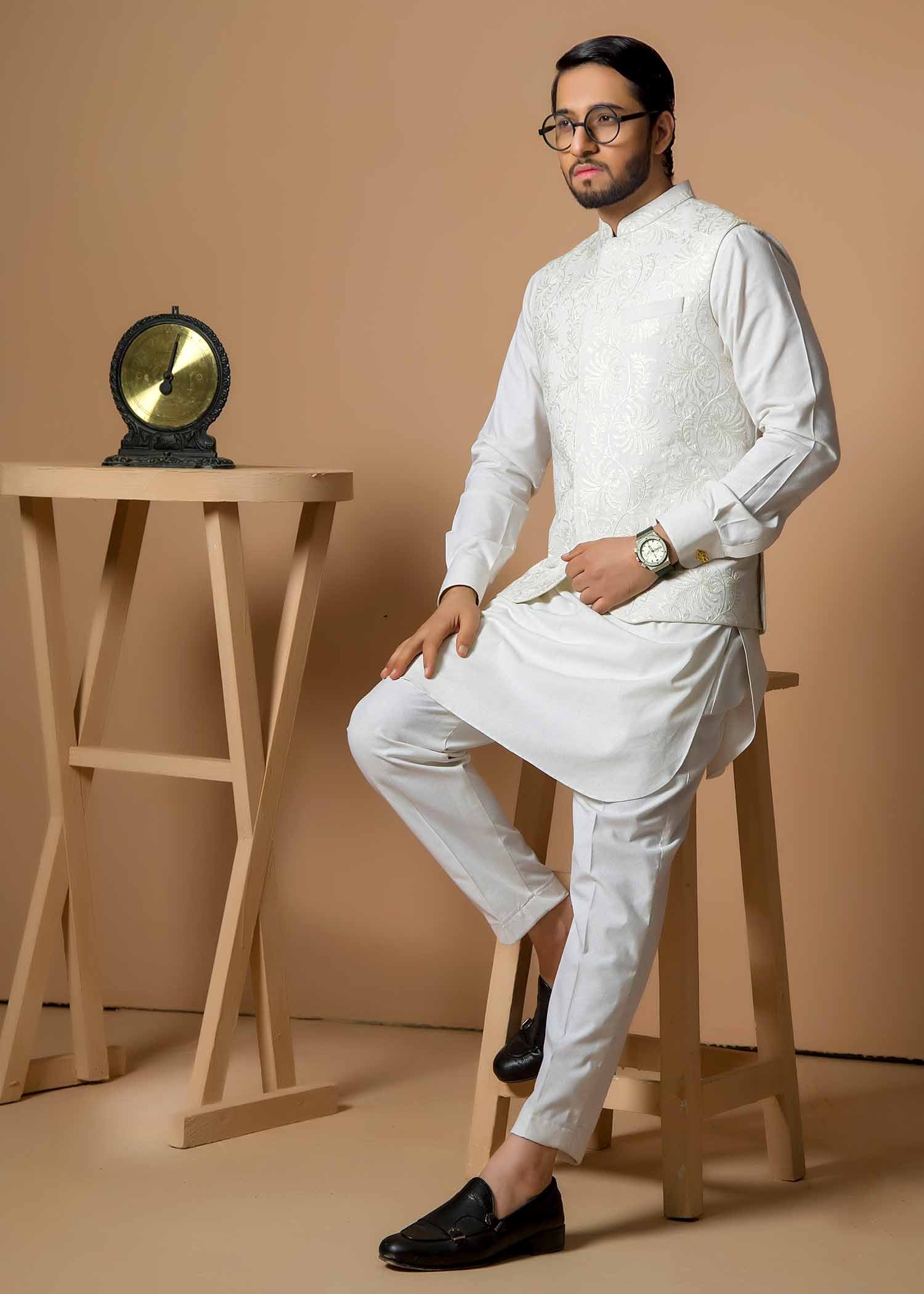 wash & wear Waistcoat in Off-white