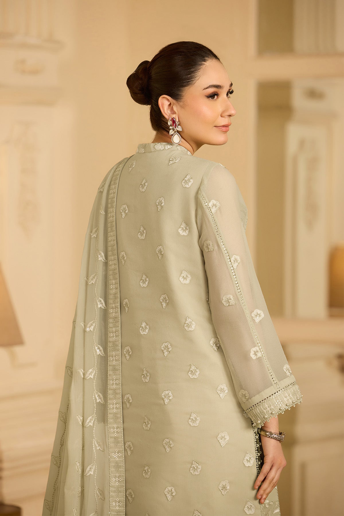 Luxury Festive Formals – 2250-Spade