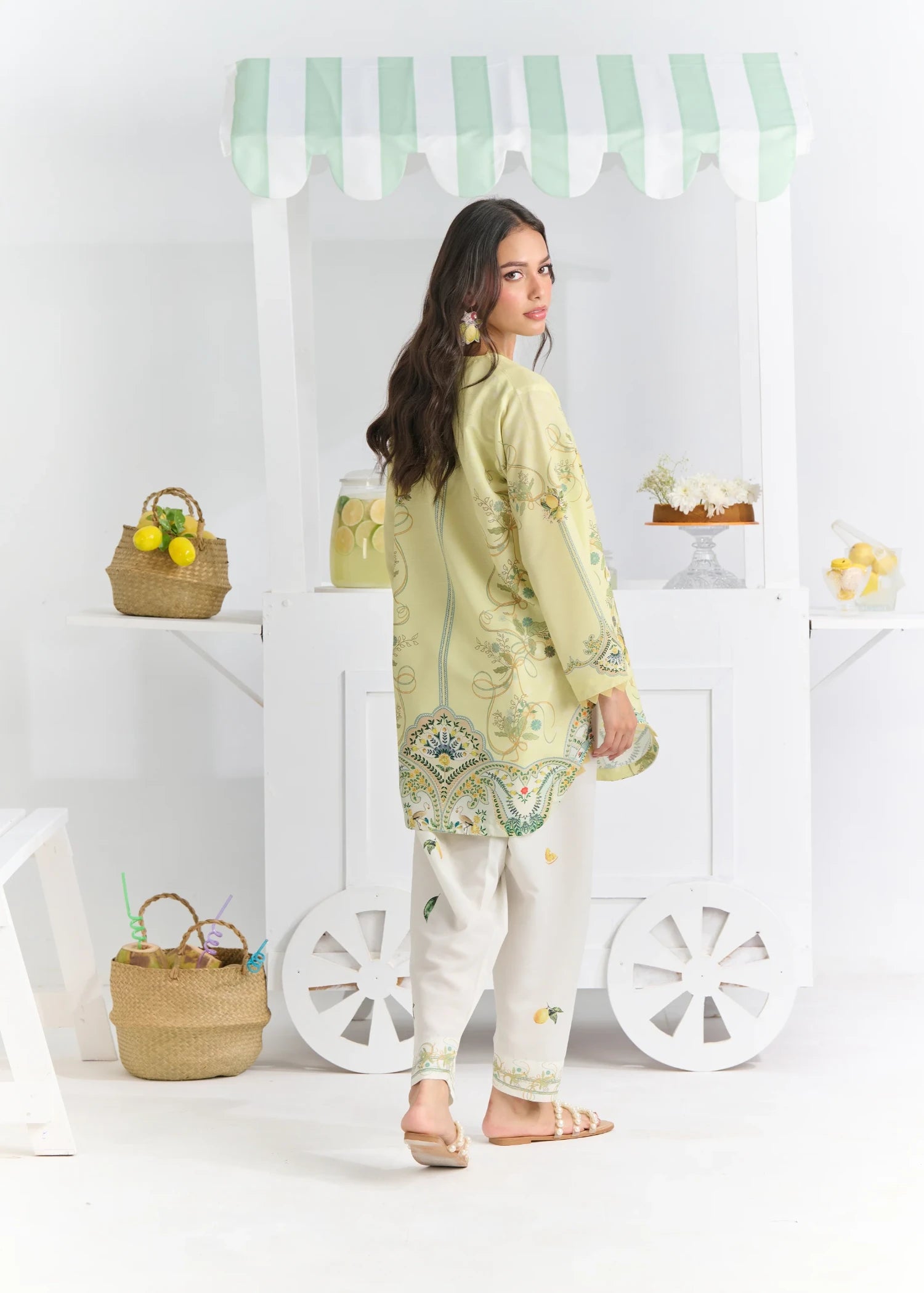 raw silk Kurta Set in White, yellow