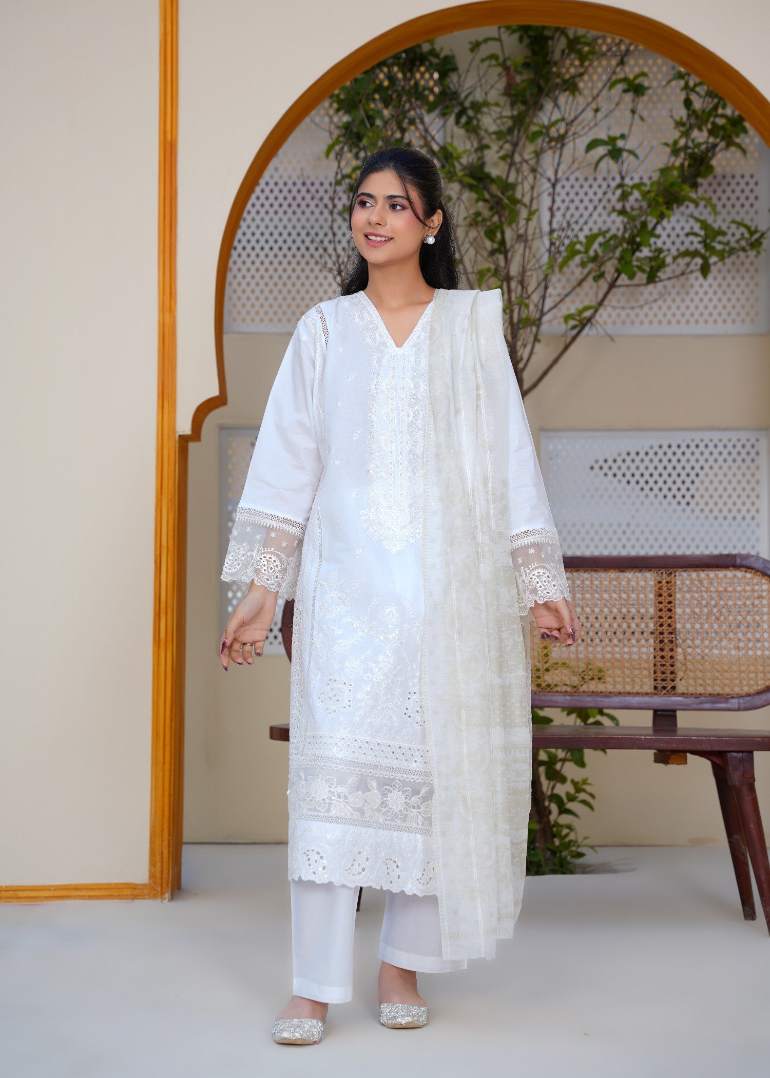 zari lawn Kurta Set in Off-white