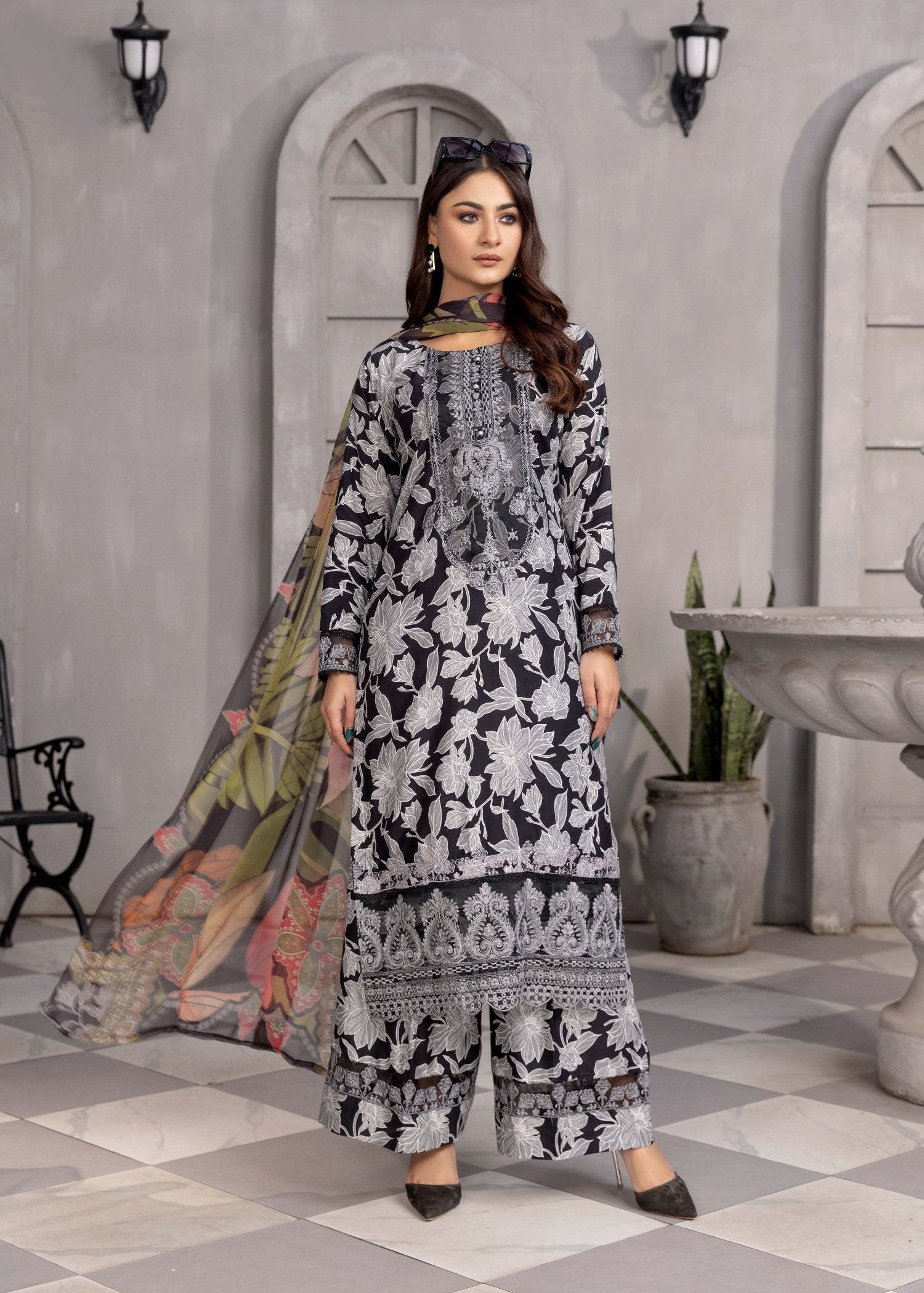 lawn Kurta Set in Black, slate black