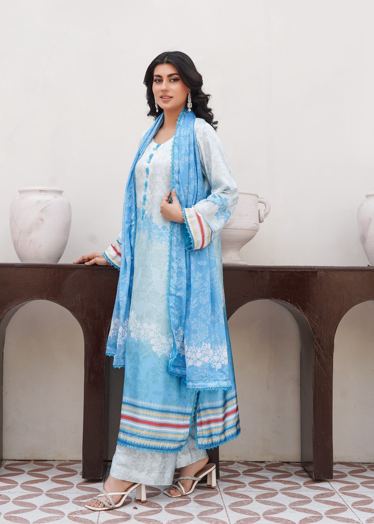 charmuse/shamooz Kaftan in White, arctic blue, ocean blue