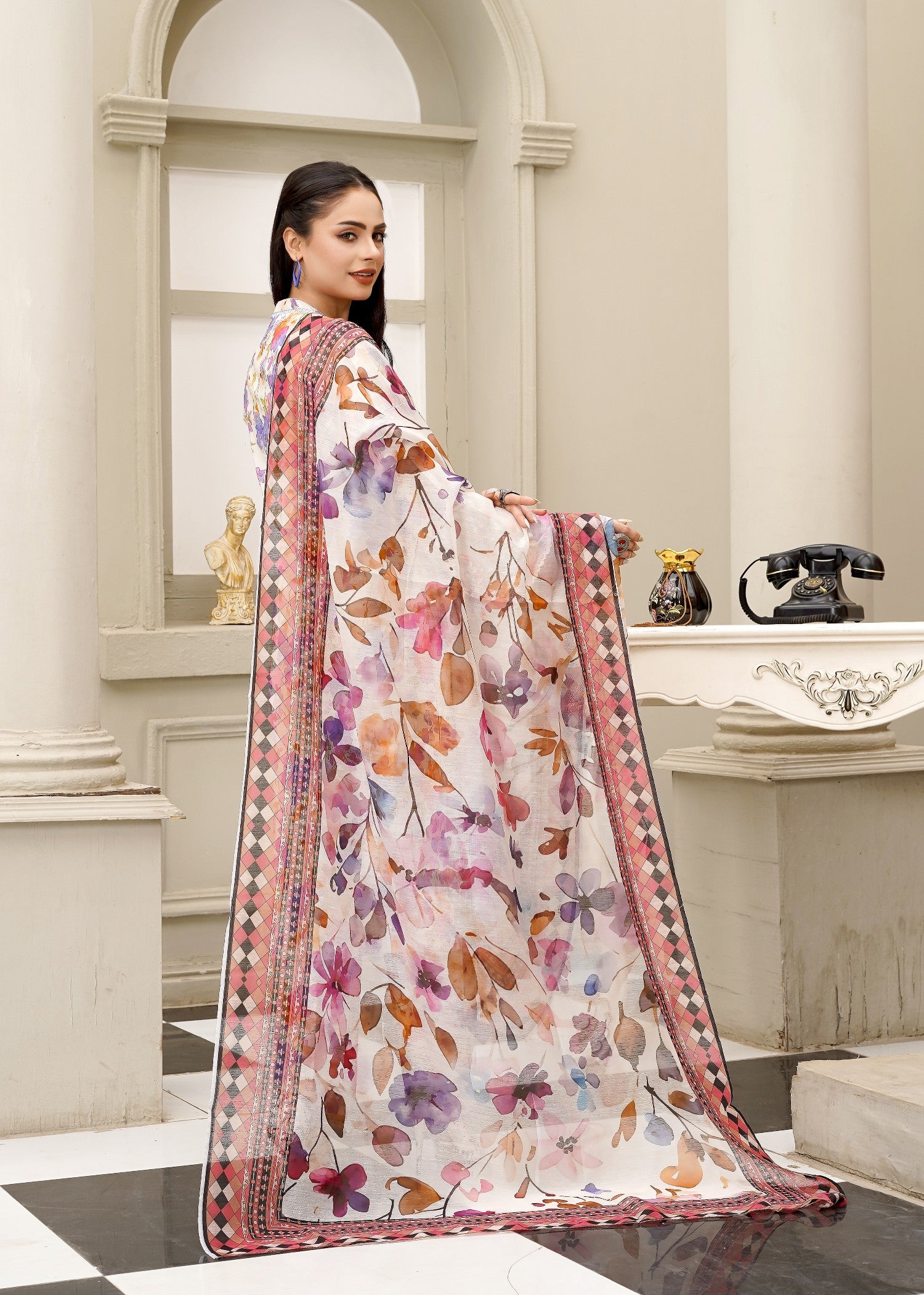 lawn Kurta Set in Chalk