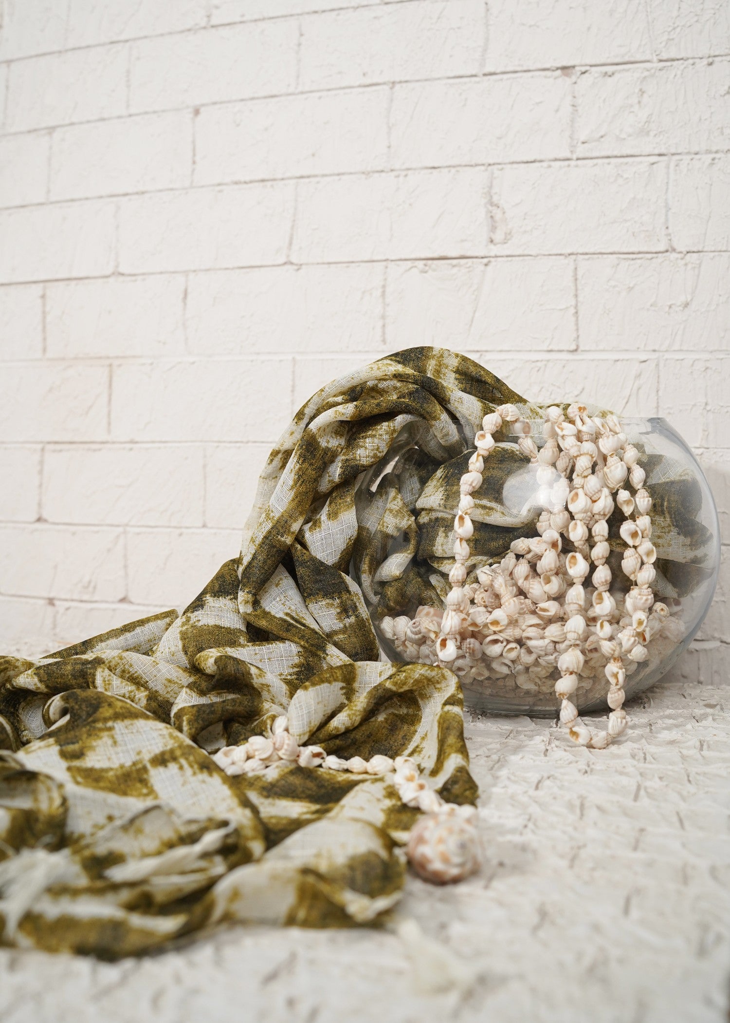 slub lawn Hijab in White, green