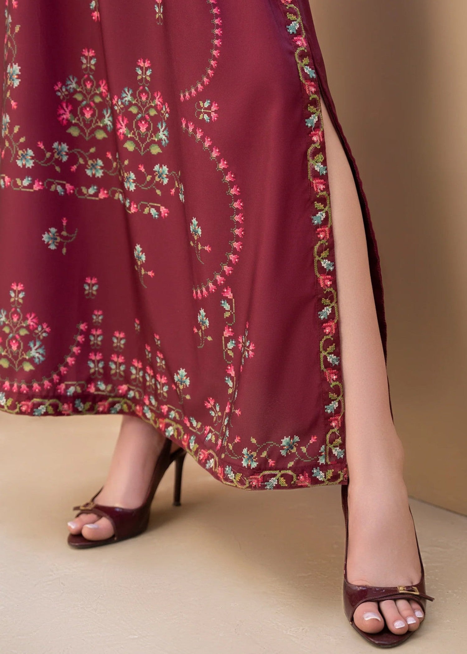 blended cambric Kaftan in Maroon