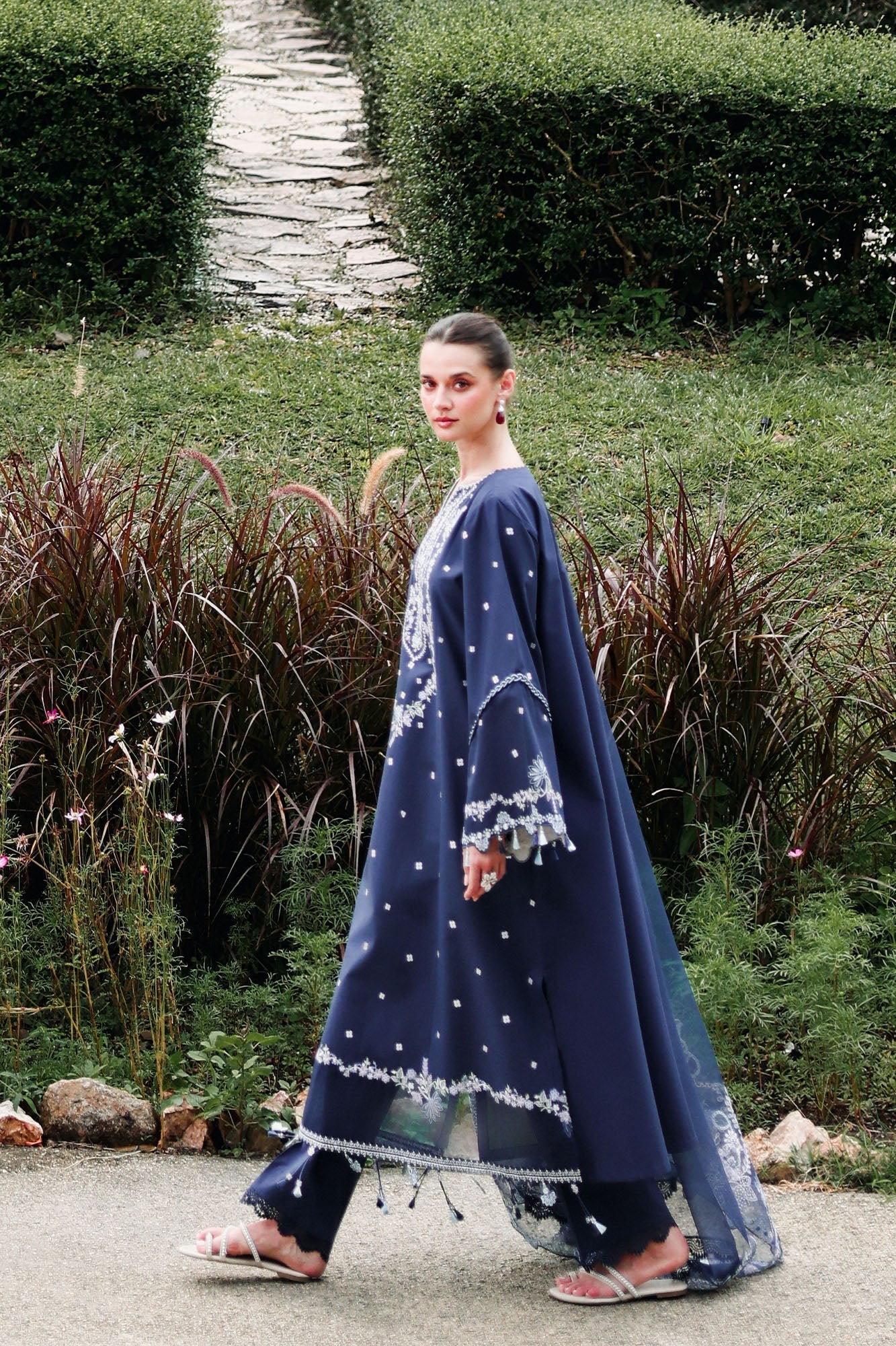 Eid Lawn Edit – Midnight Aura