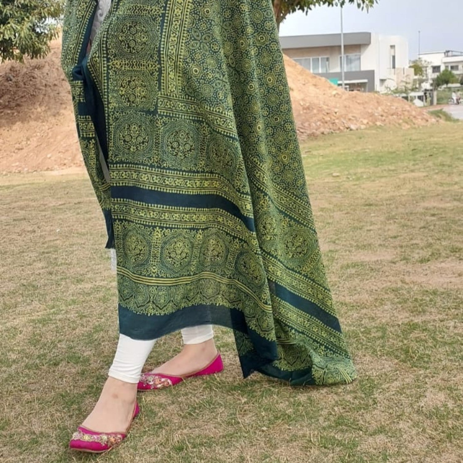 Dupatta in Green Color by - Trendy Women Dupatta MJR9056