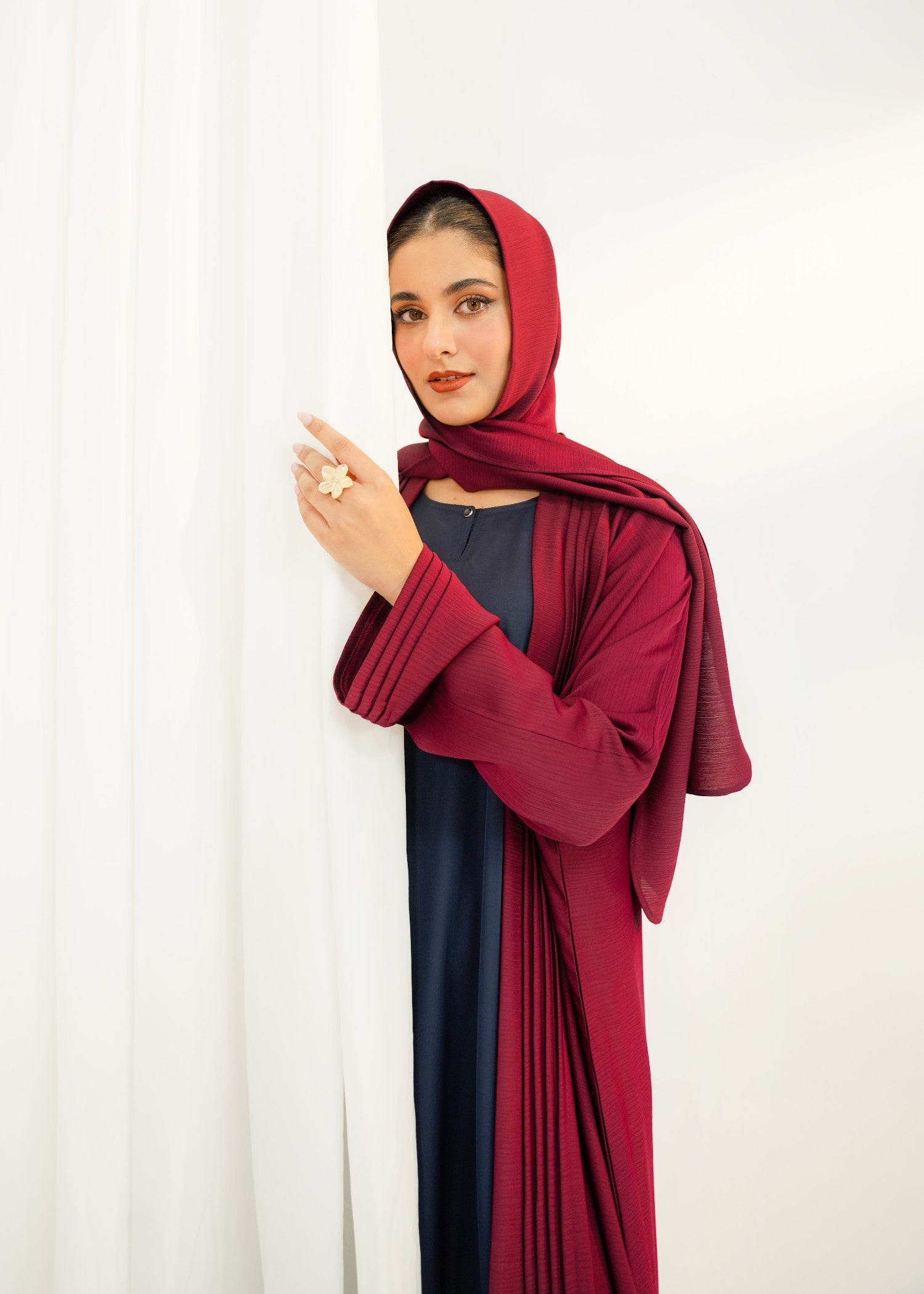 polyester Abaya in Burgundy