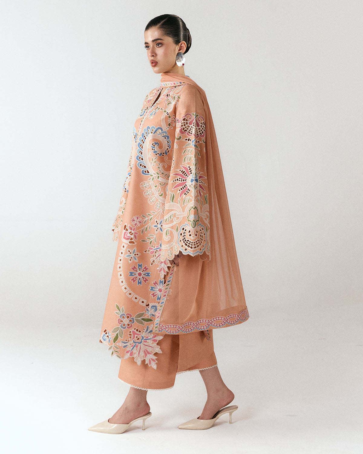 Jugnu Luxury Lawn Edit – Nila