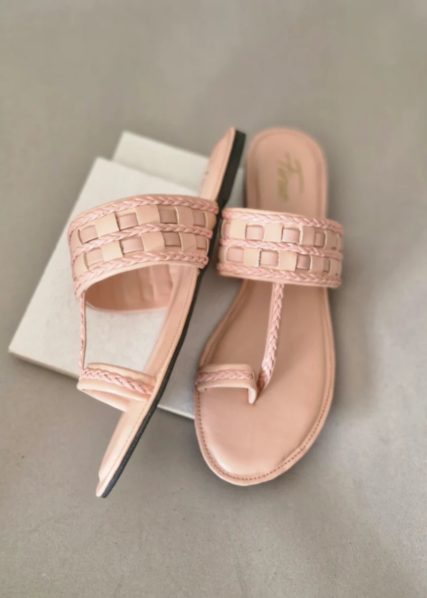 Kolapuri in Peach pink by - High Quality Women Kolapuri FMM1750