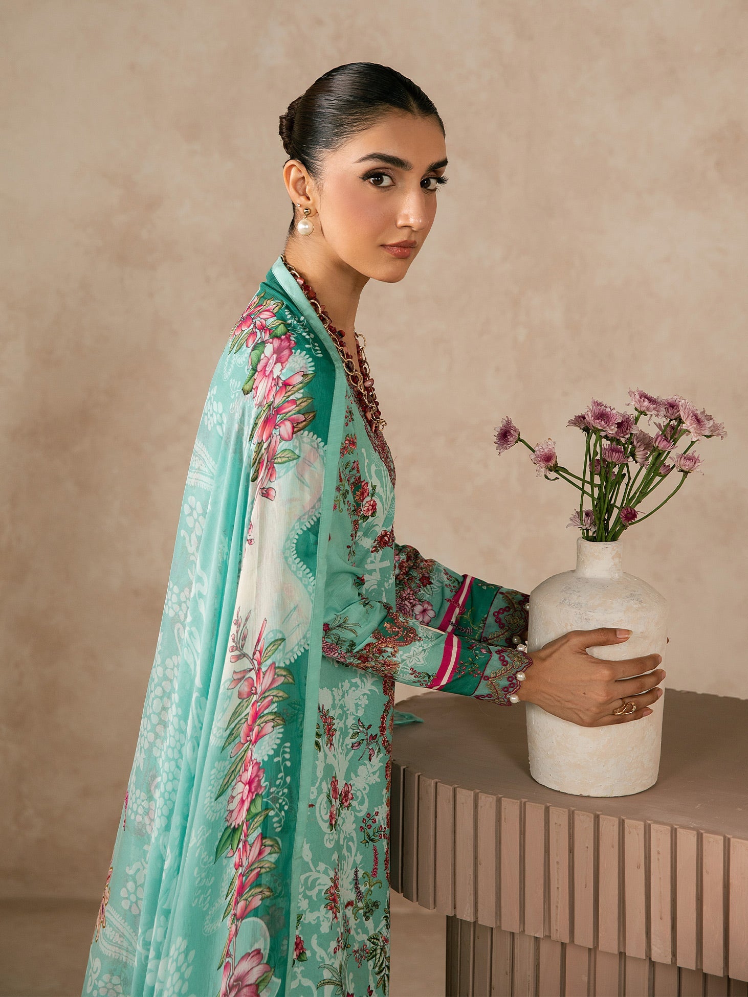 Syra Lawn – Vaila