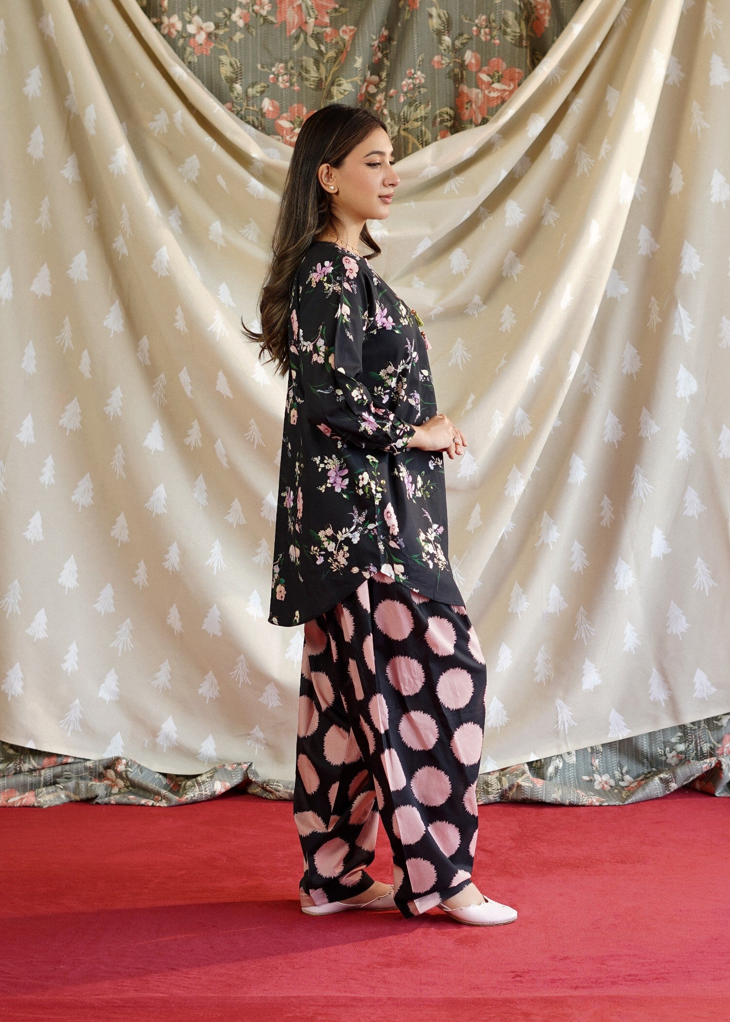 lawn Kurta Set in Black, pink