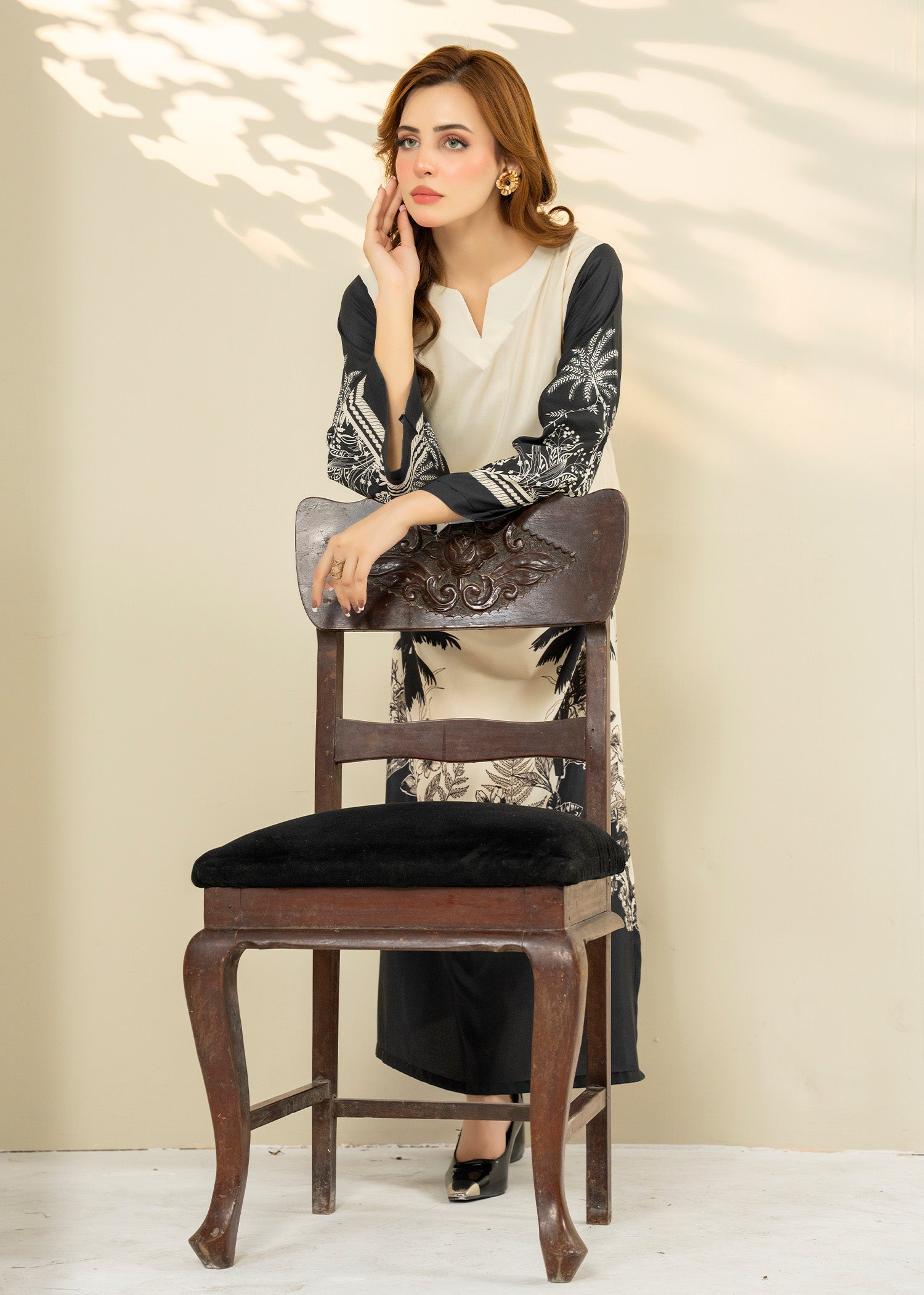 lawn Kaftan in Off-white, black