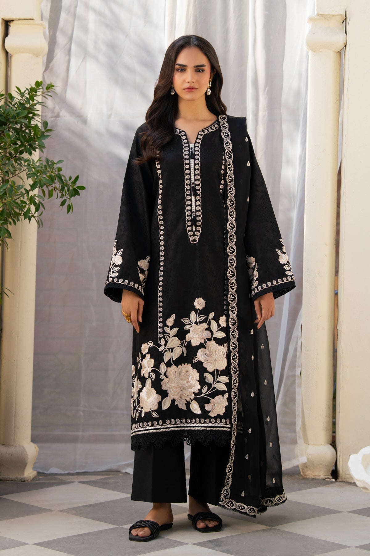 Eid Edit Lawn – AMARIS