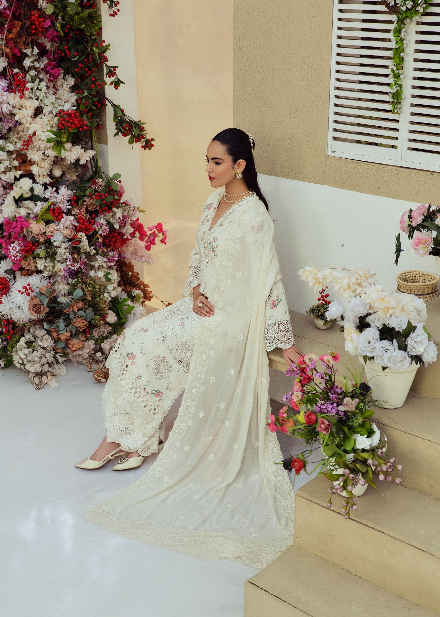 lawn Kurta Set in Baby pink, off-white