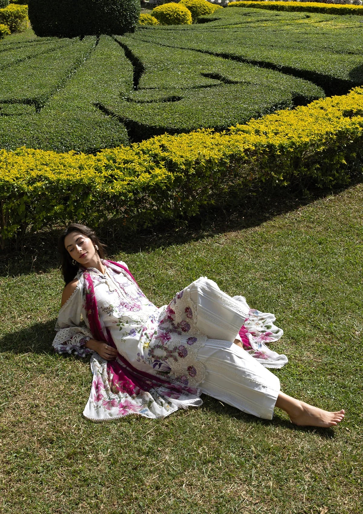 Signature Embroidered Lawn Prints – ESA-1A DUCHESS