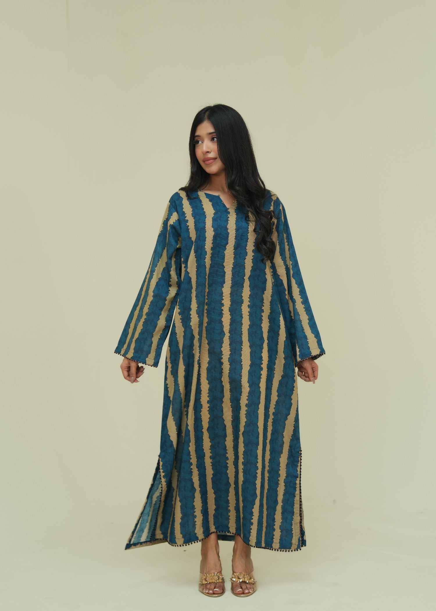 lawn Kaftan in Mari gold, ocean blue