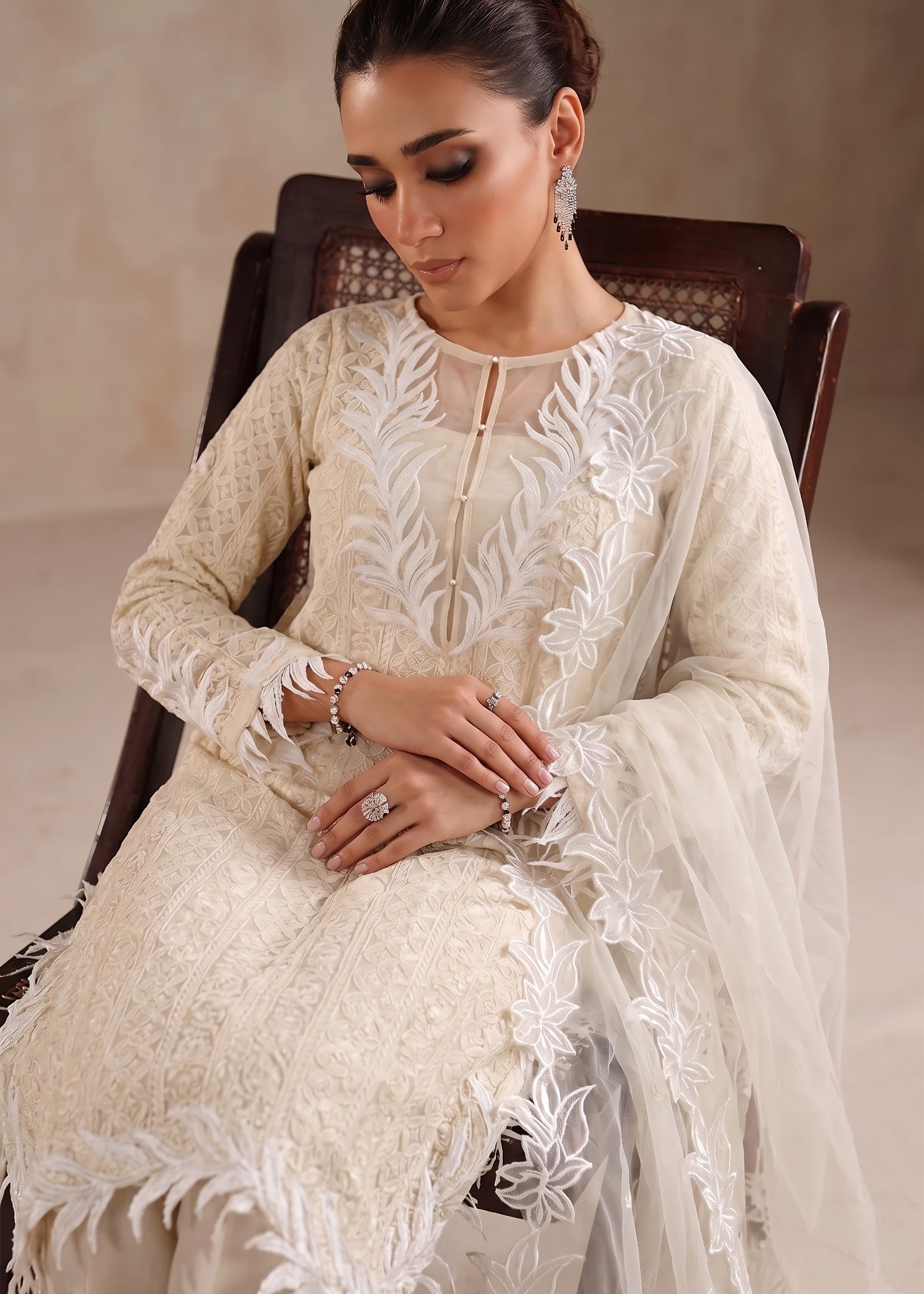 bemberg crinkle chiffon Kurta Set in Off-white