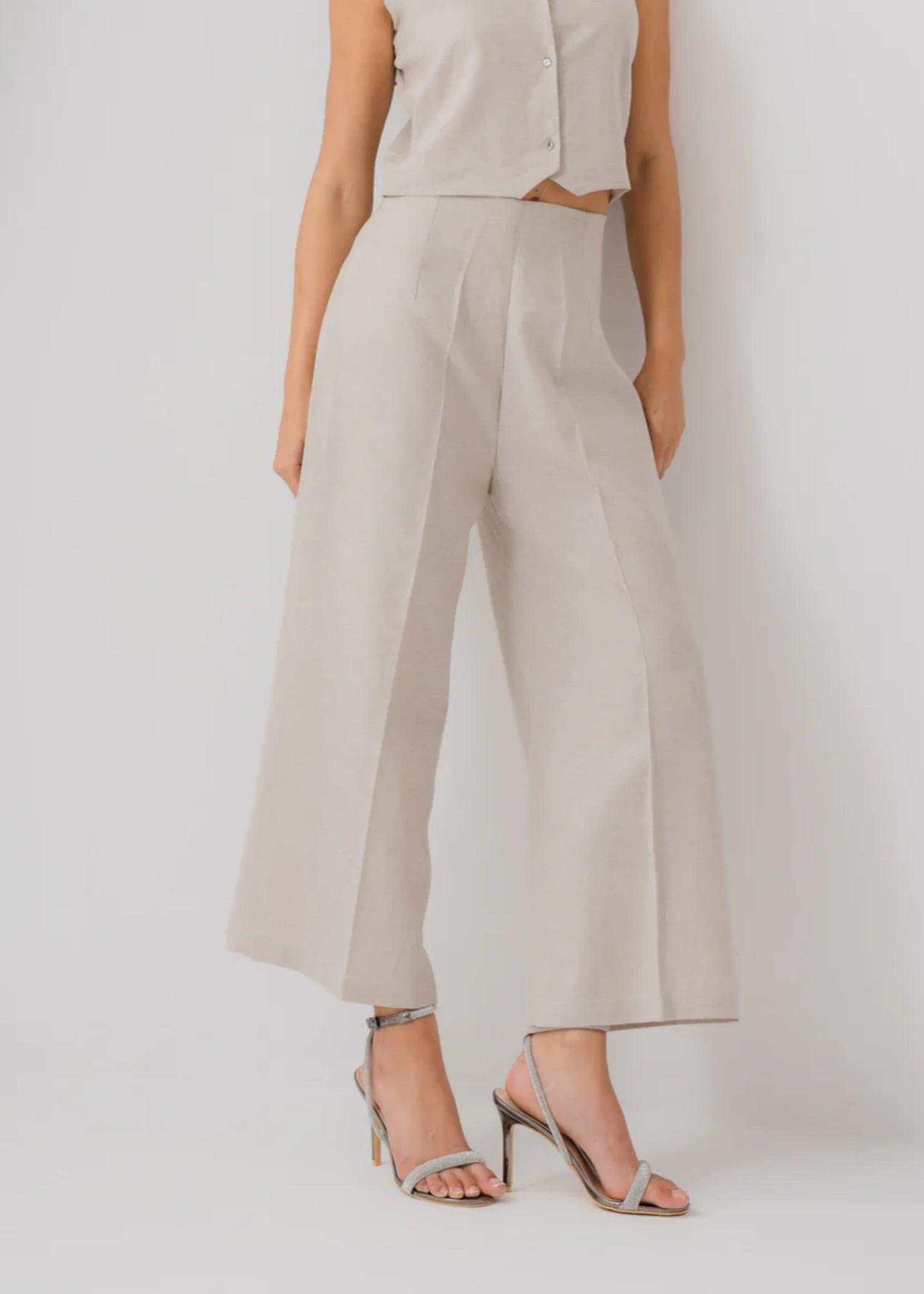 linen Trousers in Beige