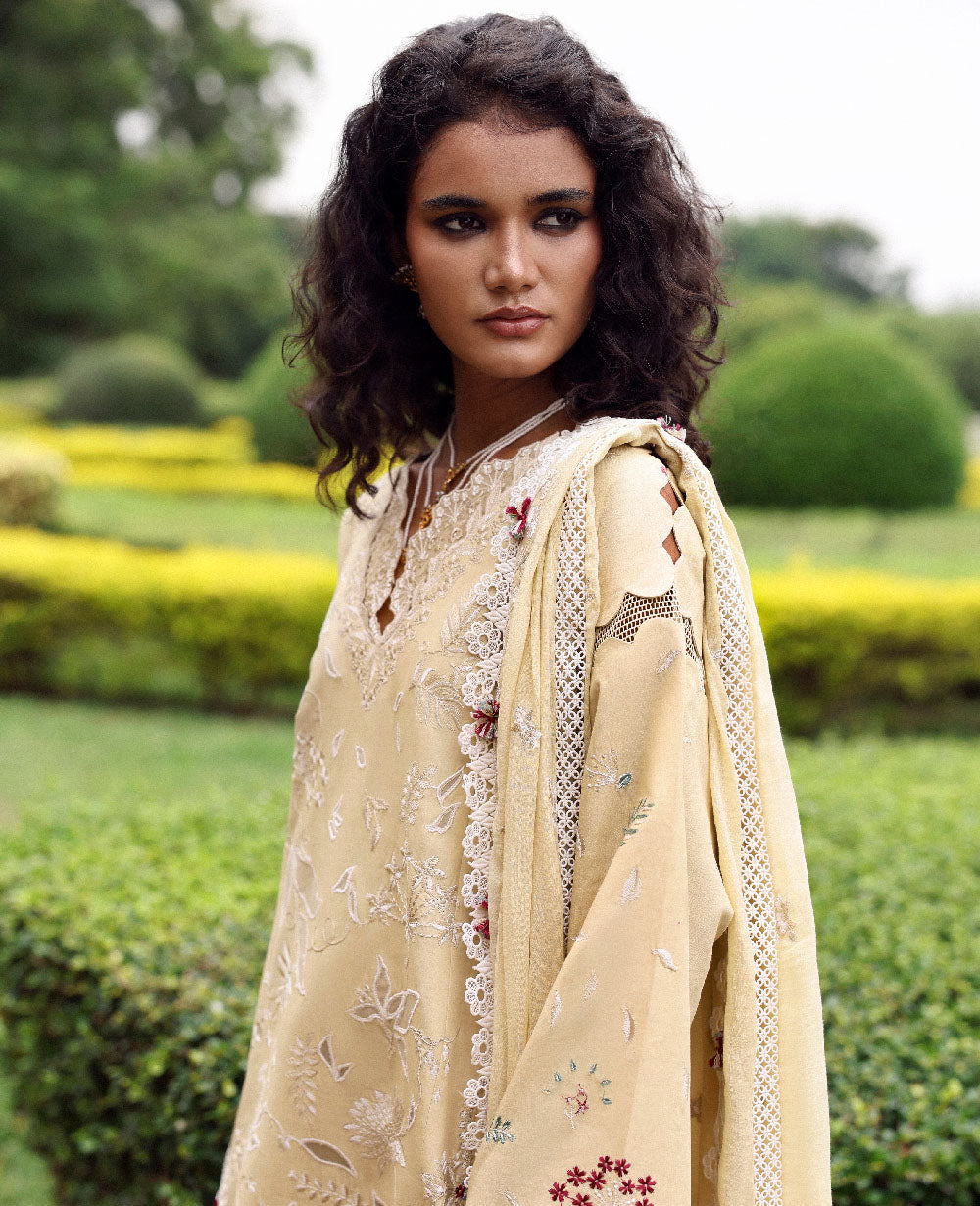 Lilas Lawn – Elaris