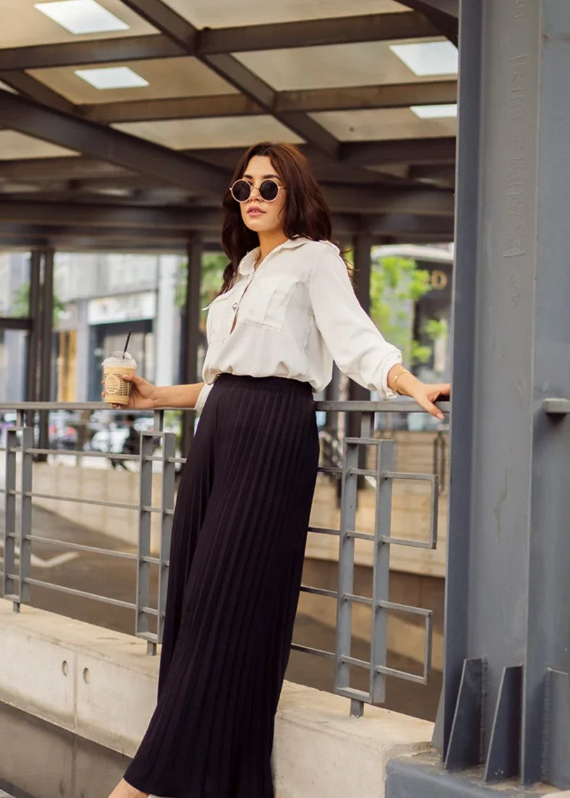 crepe Trousers in Jet black