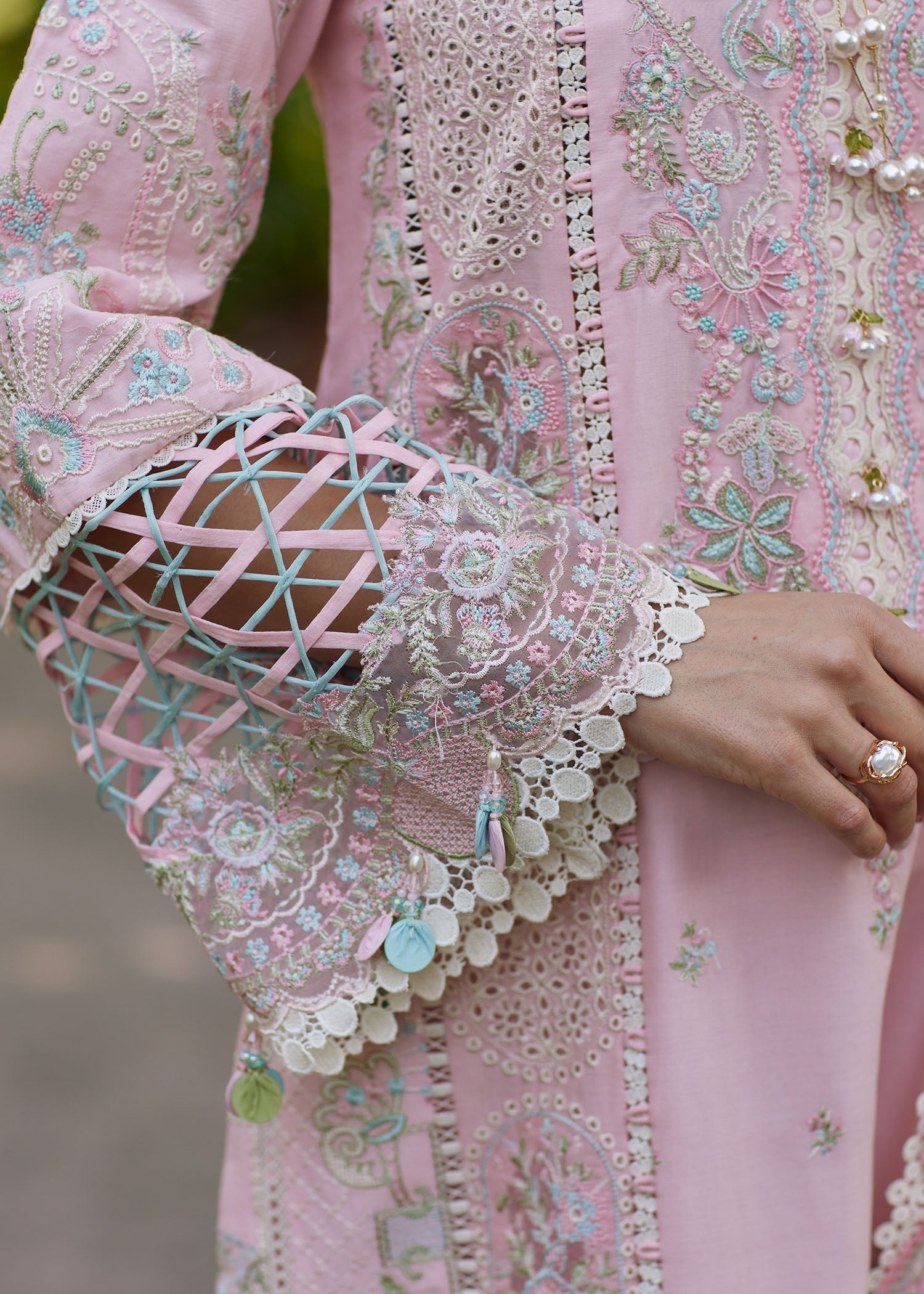Ariya Luxury Lawn – Vivian