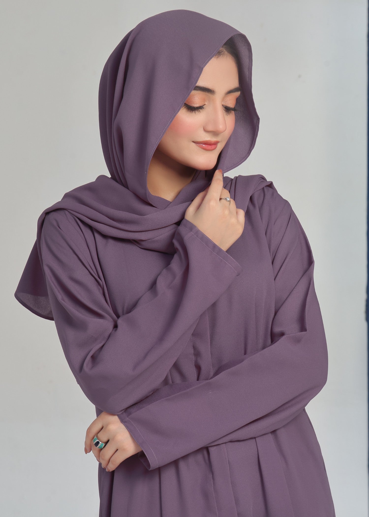 peach wool Abaya in Plum