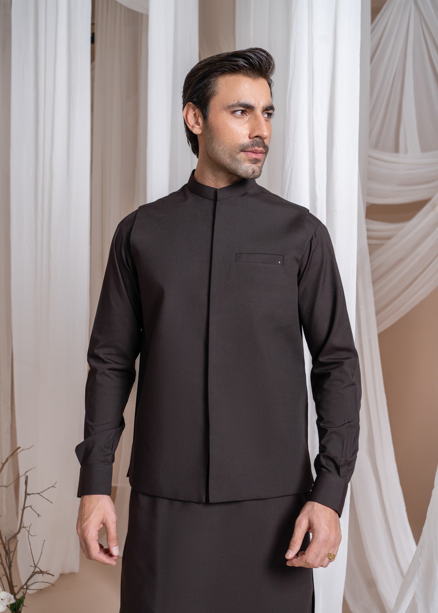 wash & wear Waistcoat in Dark brown by Muraqsh