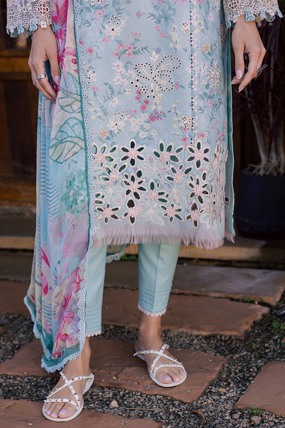 Shezlin Chikankari Eid Edit Lawn – ZARMINAH (AV-01)