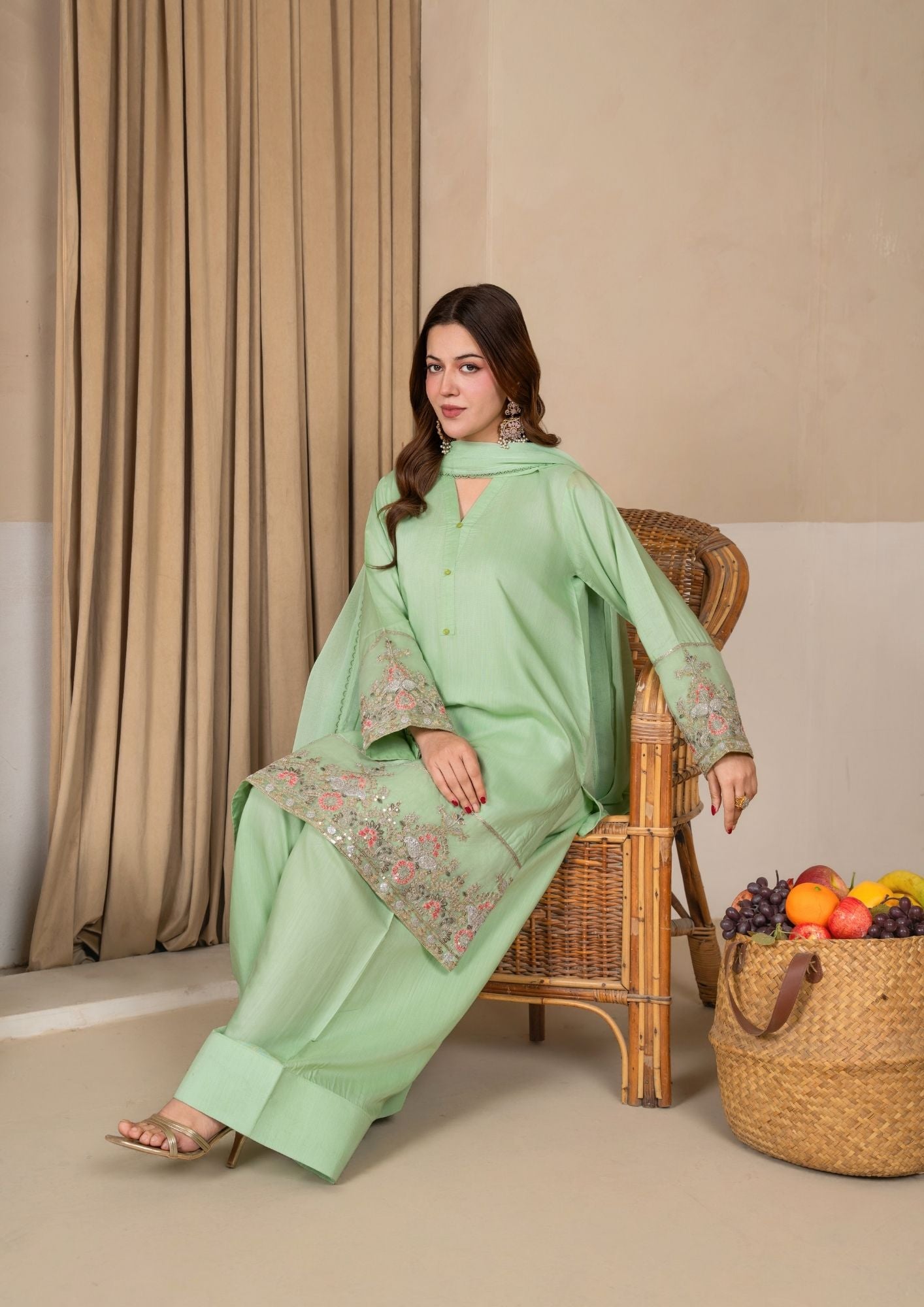 viscose raw silk Kurta Set in Pistachio green