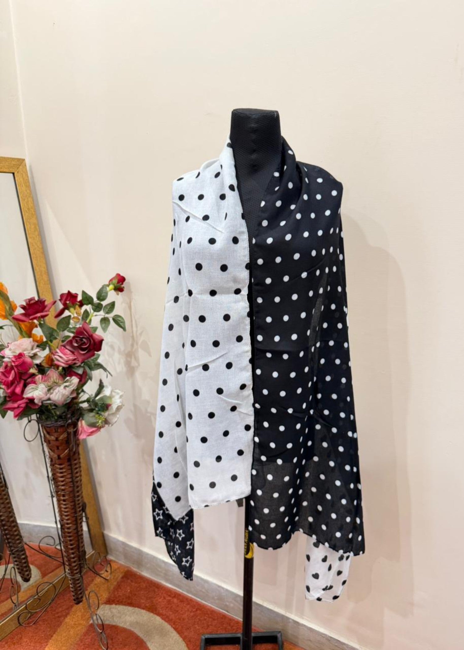 viscose Hijab in White, black